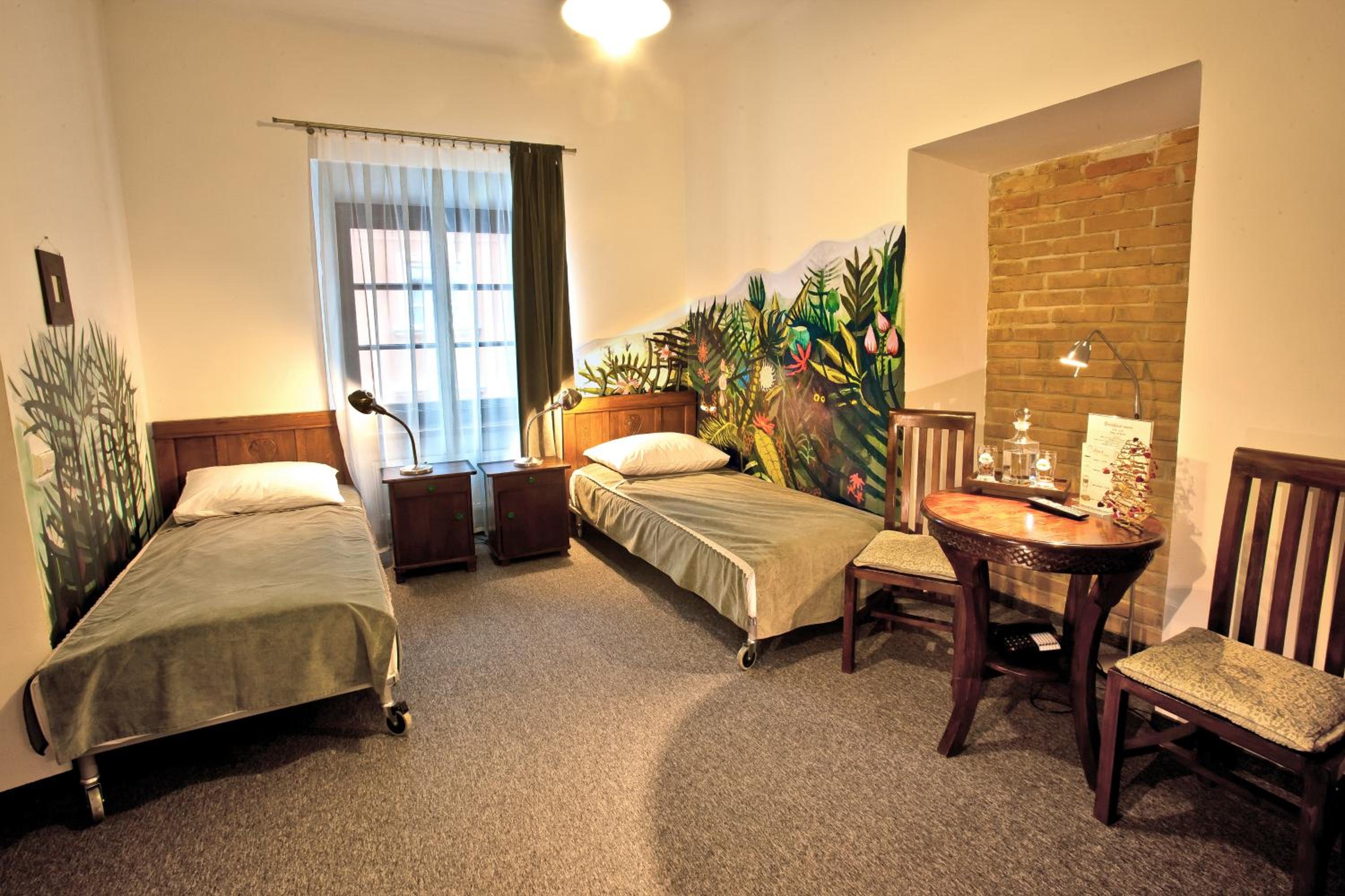 Standard Twin Room - Photo 3