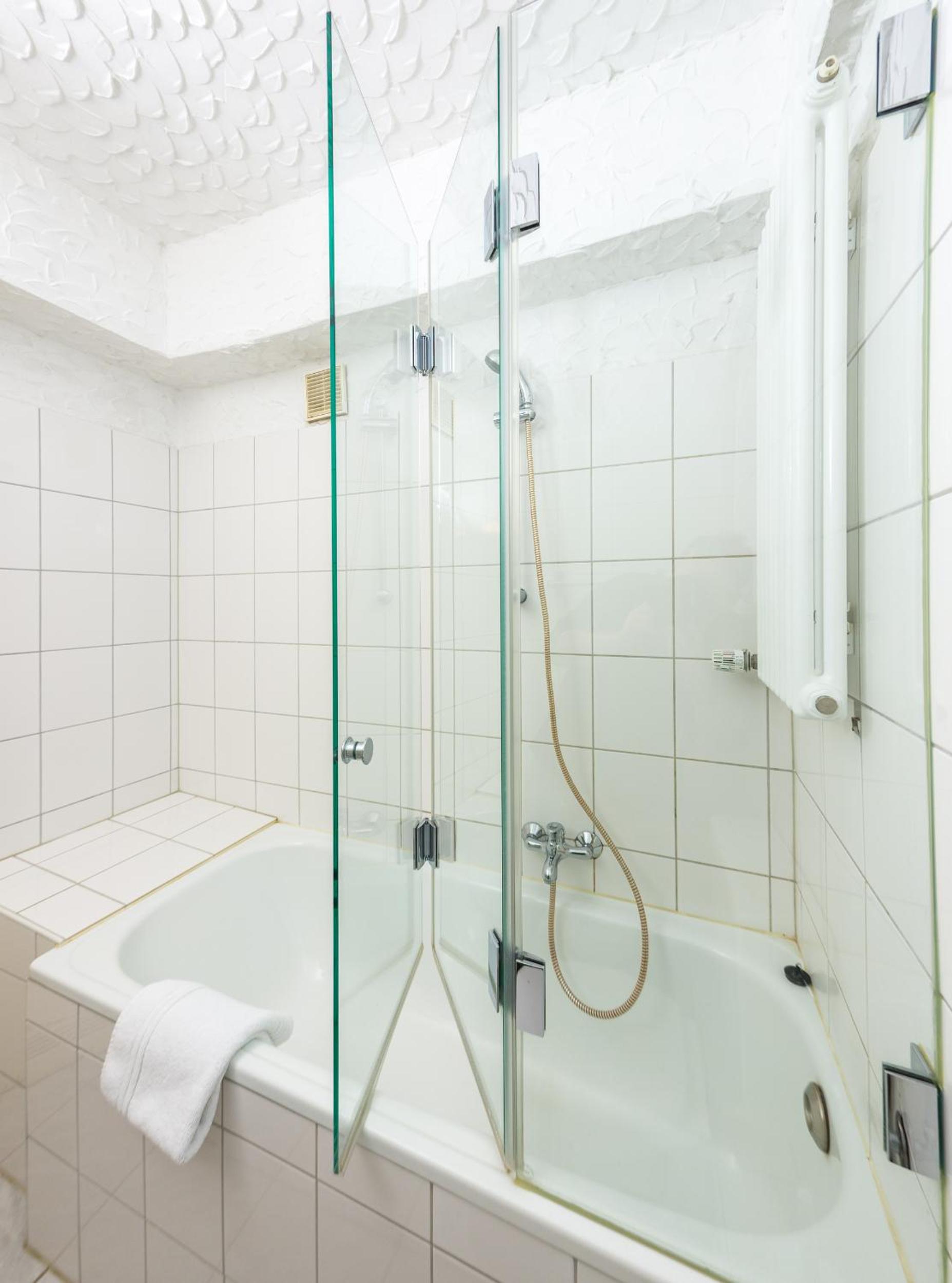 Budget Double Room - Photo 4