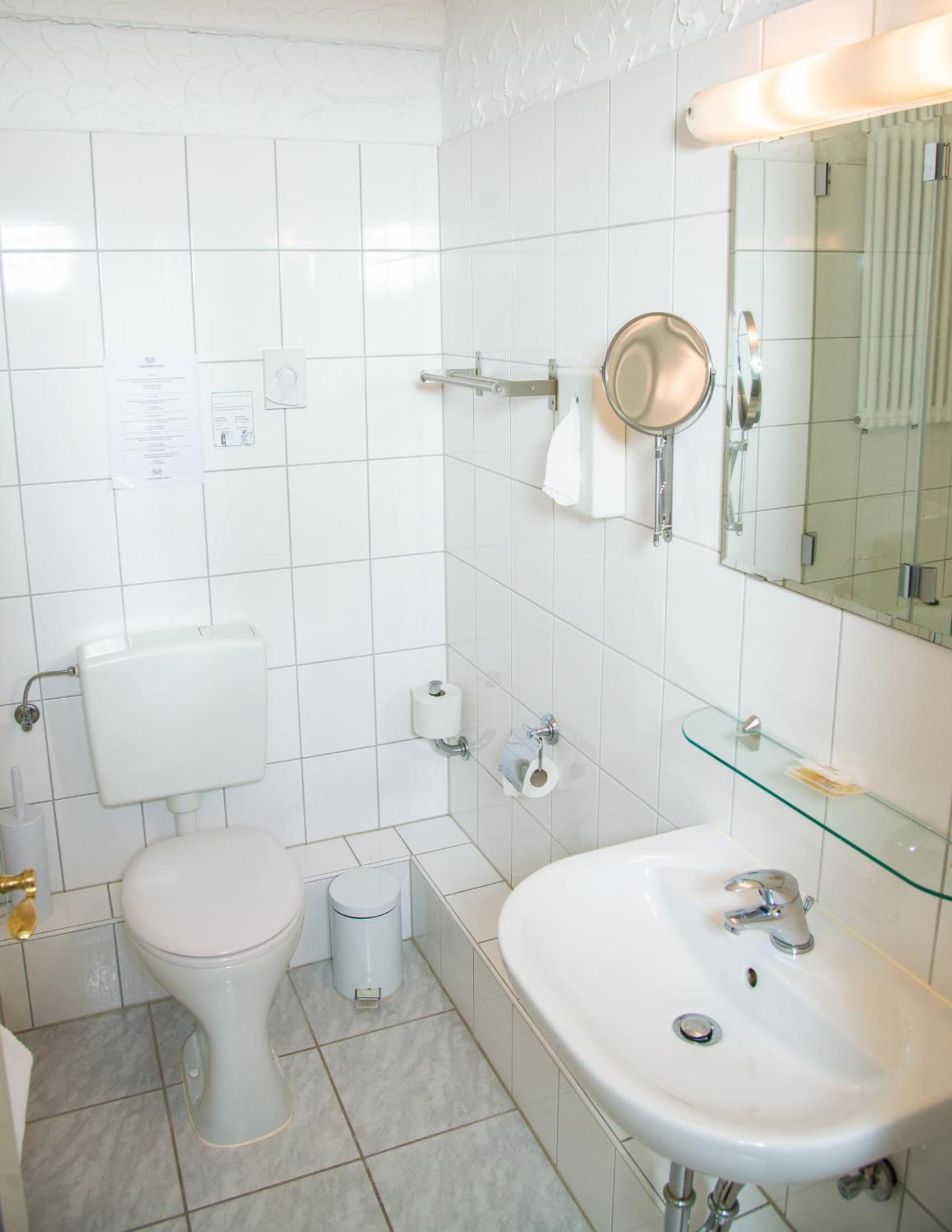 Budget Double Room - Photo 2