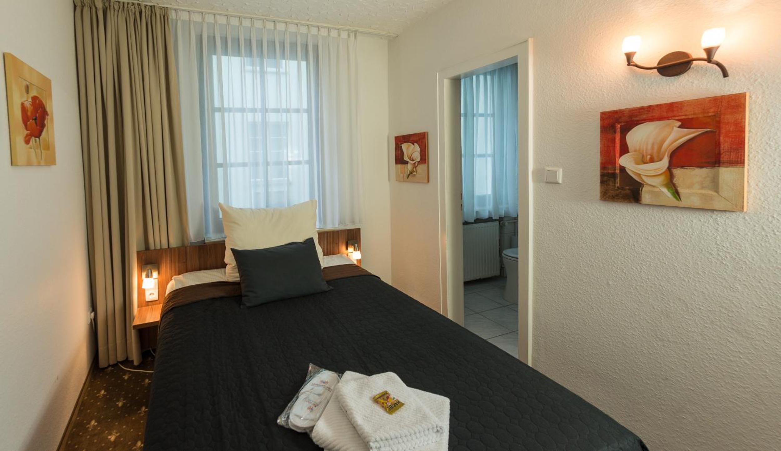 Budget Double Room - Photo 1
