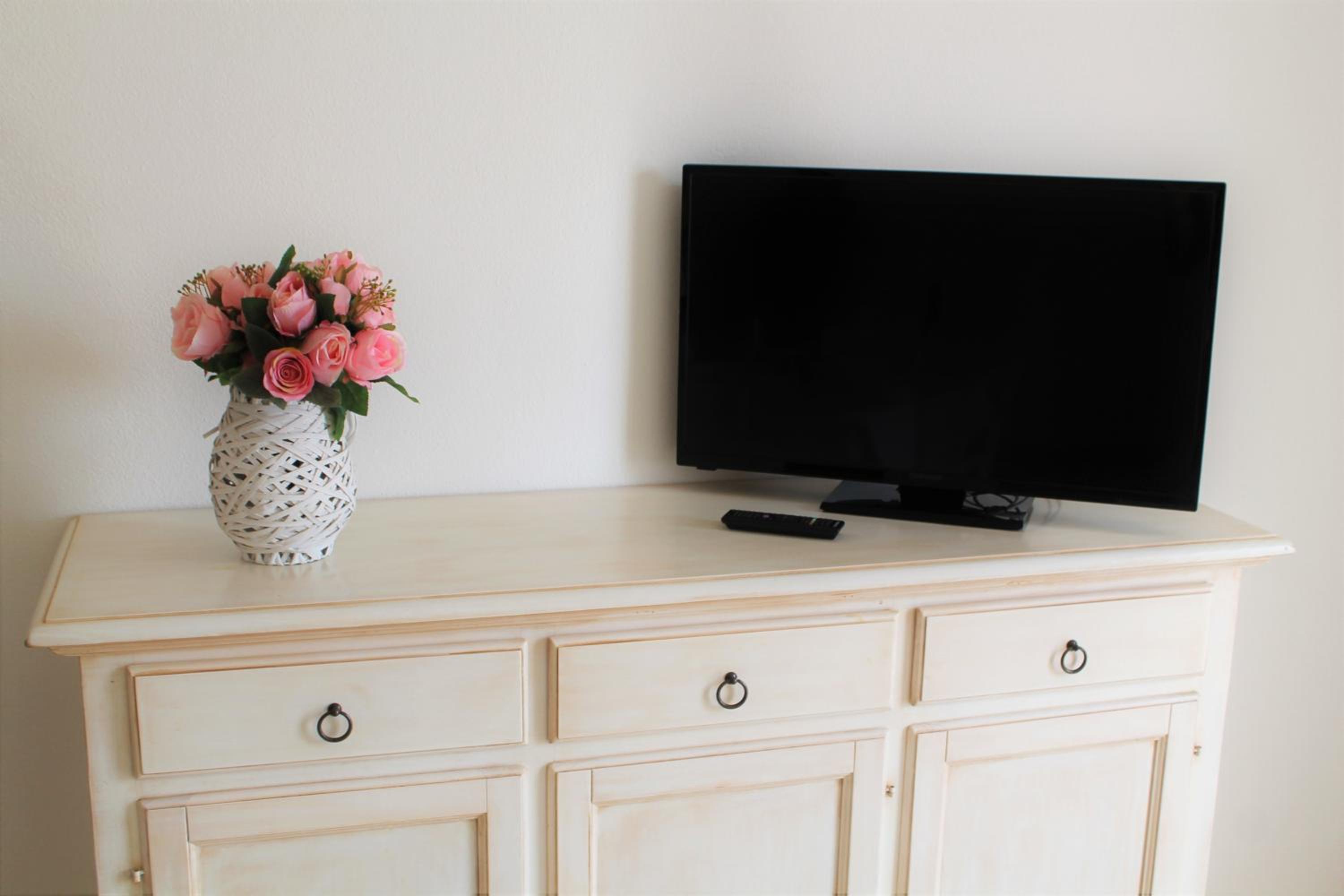 Studio Apartment - Photo 2