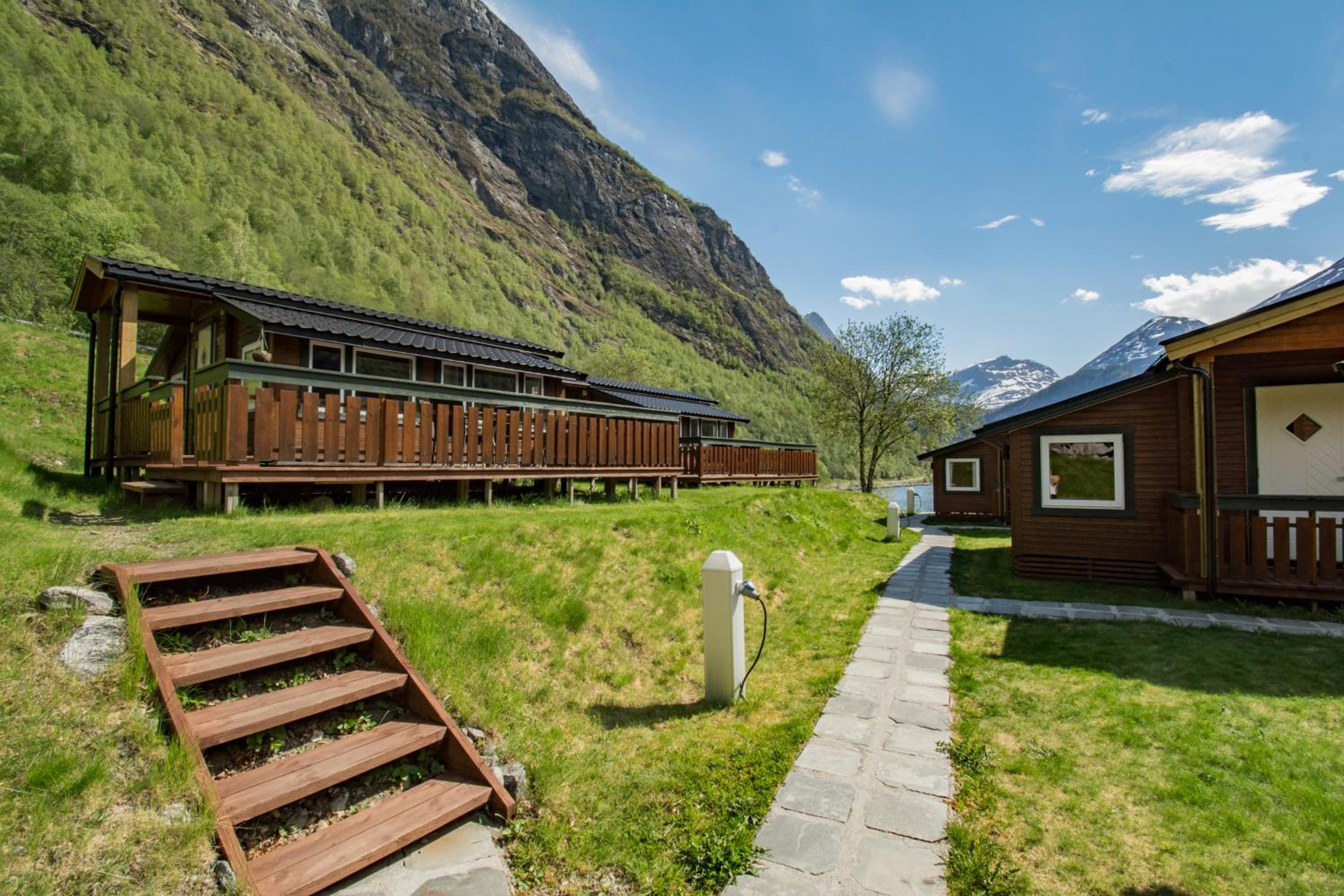 Modern Cottage Two-Bedroom Mountain View