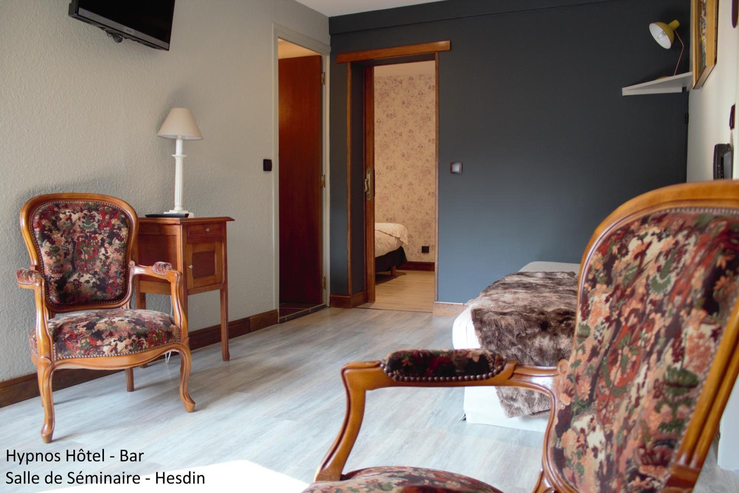 Suite - Photo 1