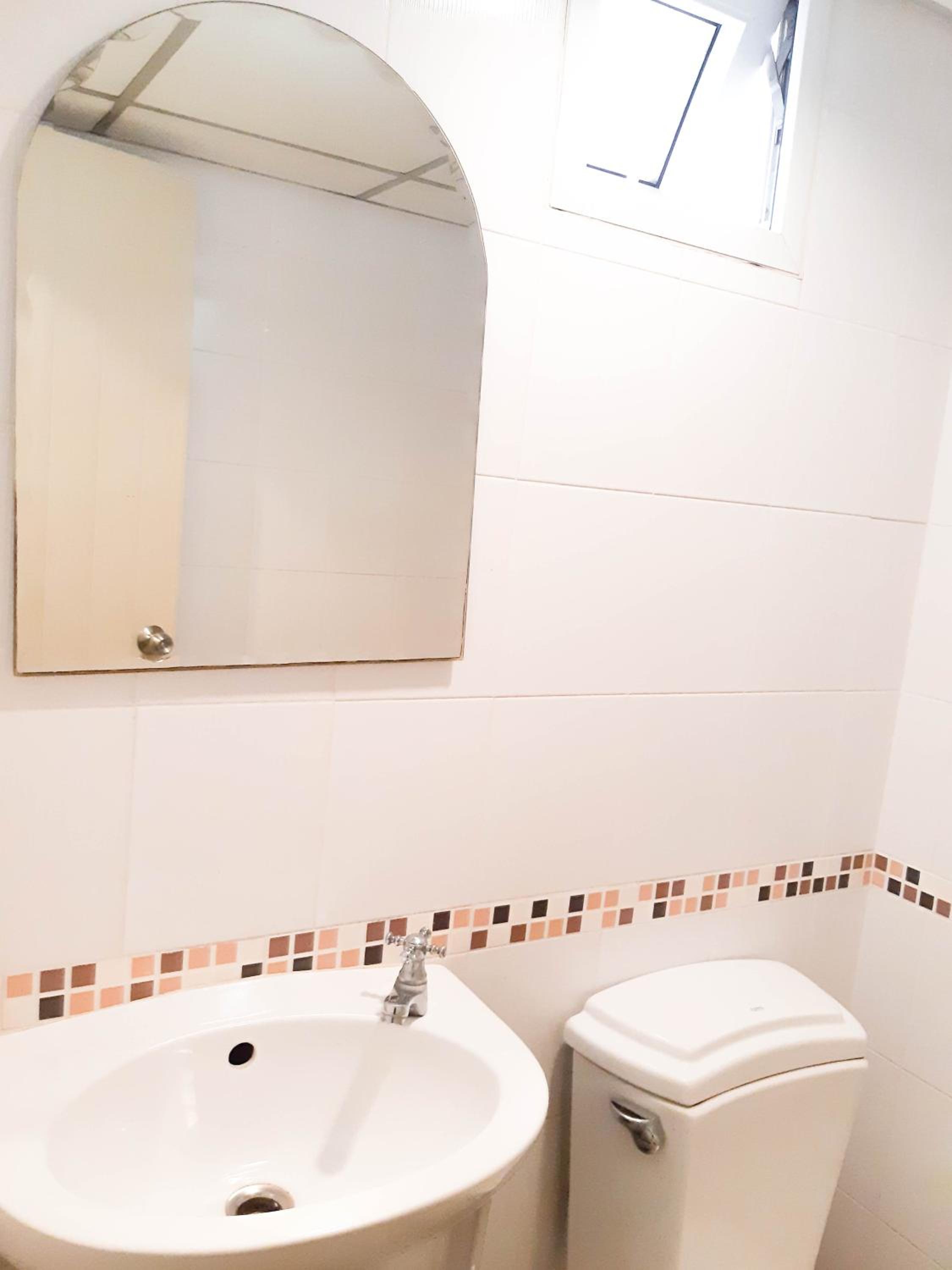 Standard Triple Room with Private Bathroom photo 3