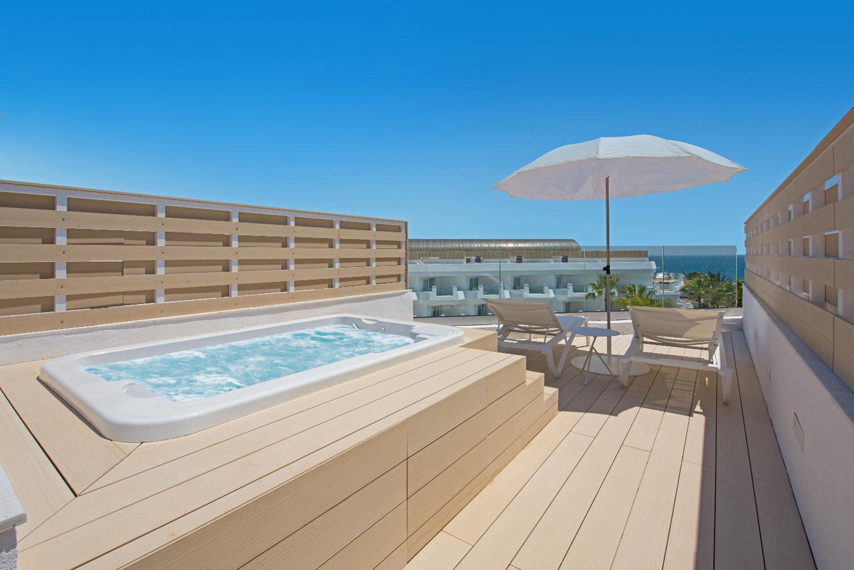 Double Side Sea View with Penthouse and Hot Tub - Photo 7