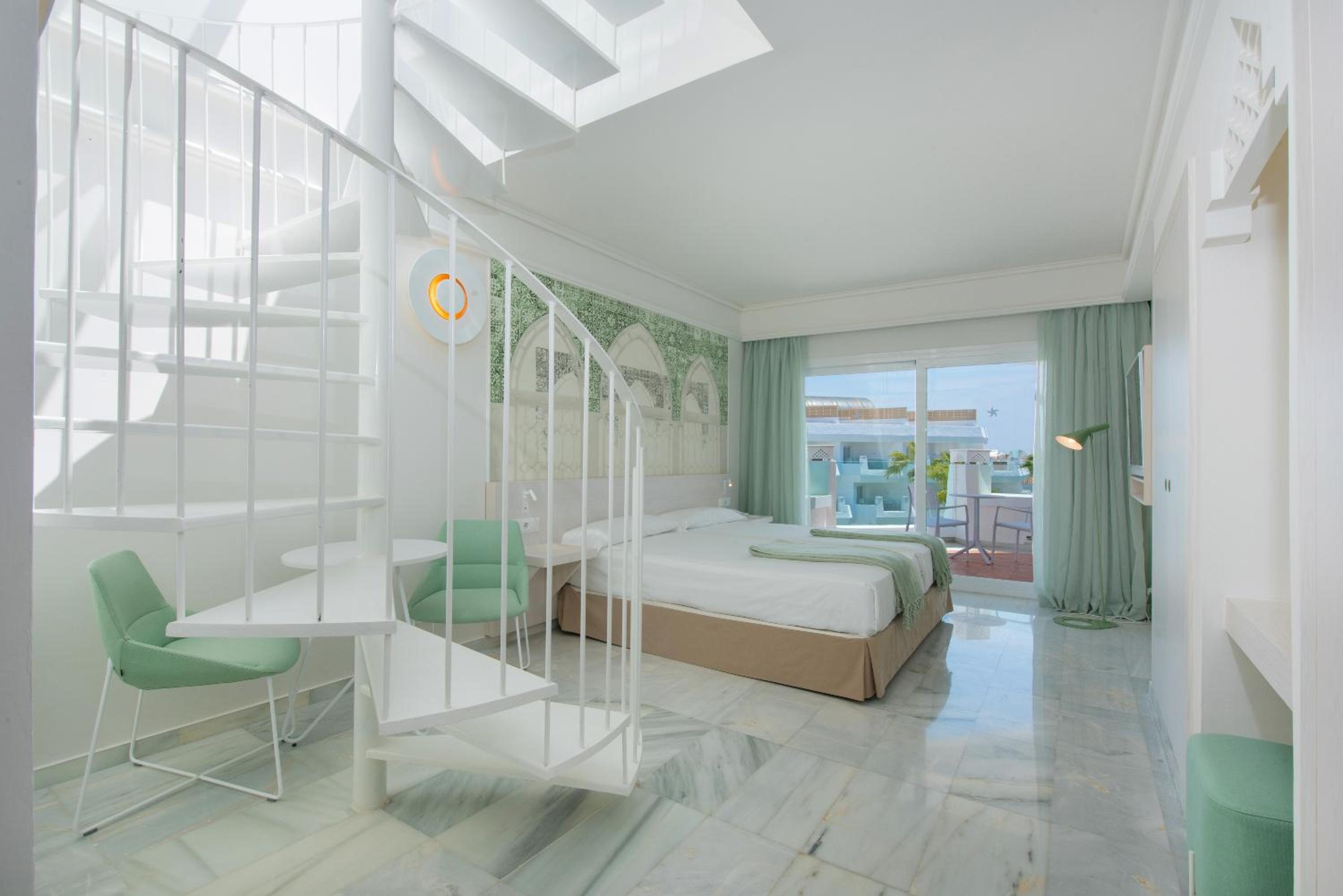 Double Side Sea View with Penthouse and Hot Tub - Photo 5