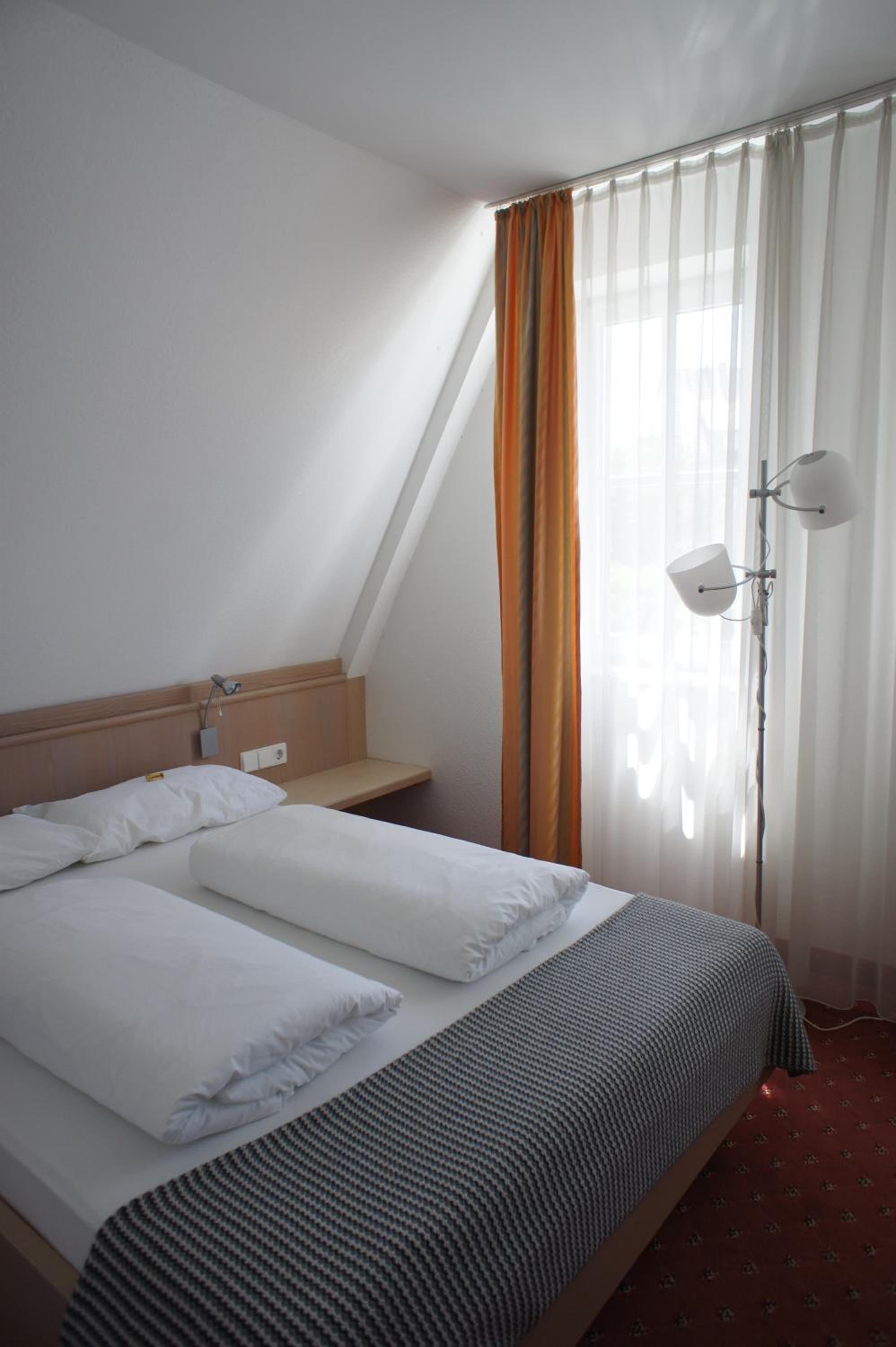 Double Room (bed size 140x200) photo 2