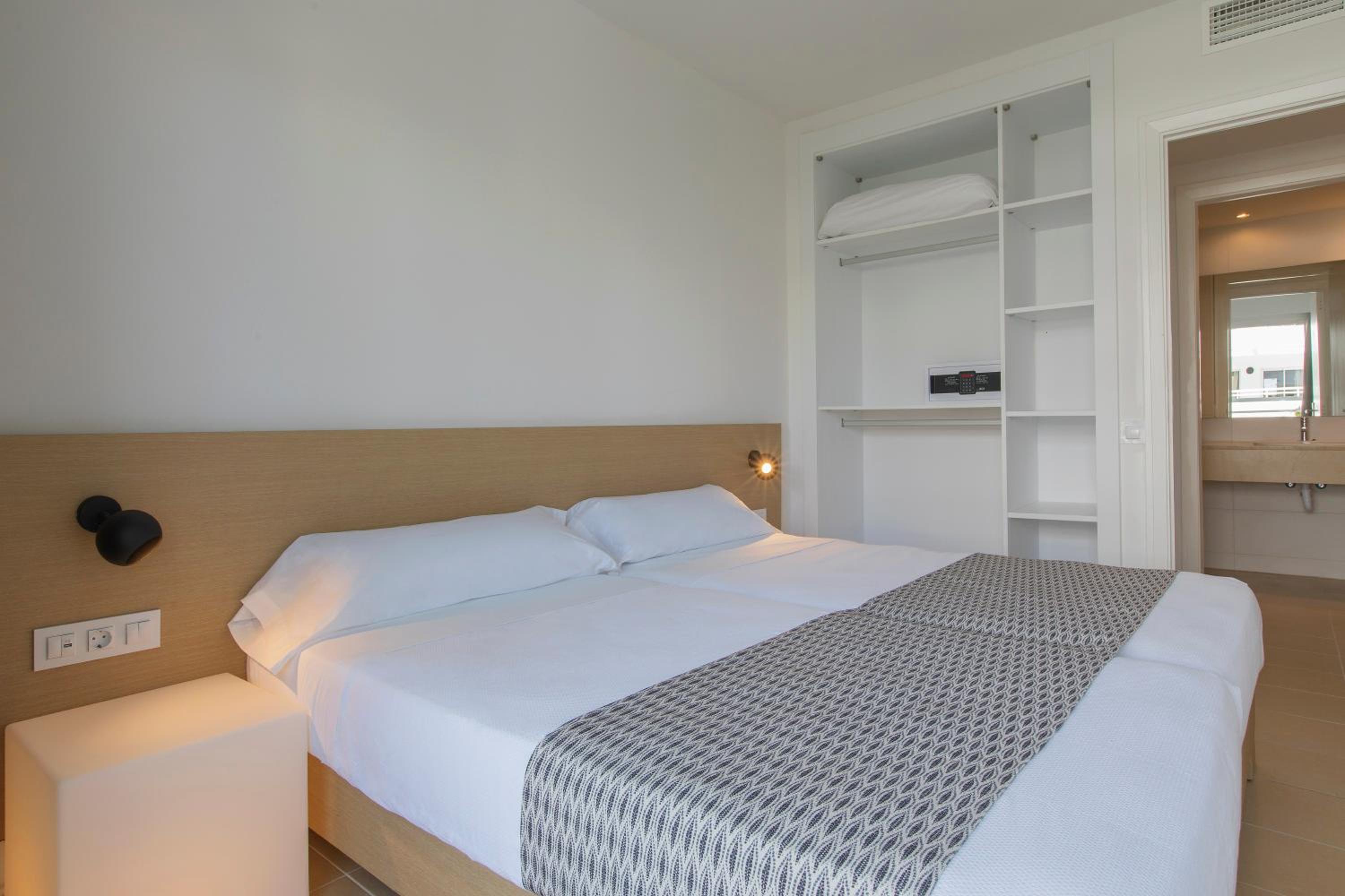 One-Bedroom Apartment (2 Adults + 1 Child) - Photo 3