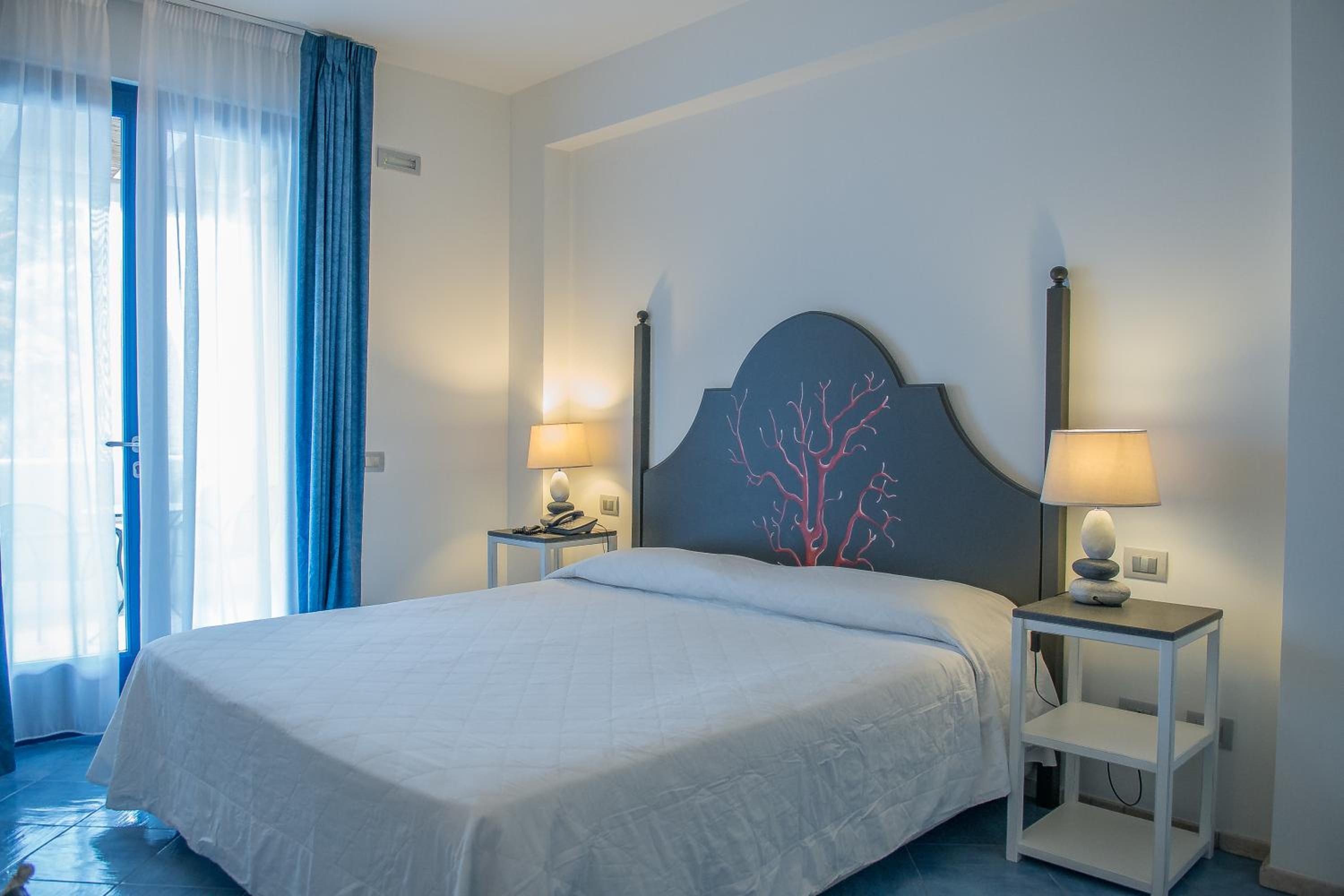 Superior Double Room side sea view