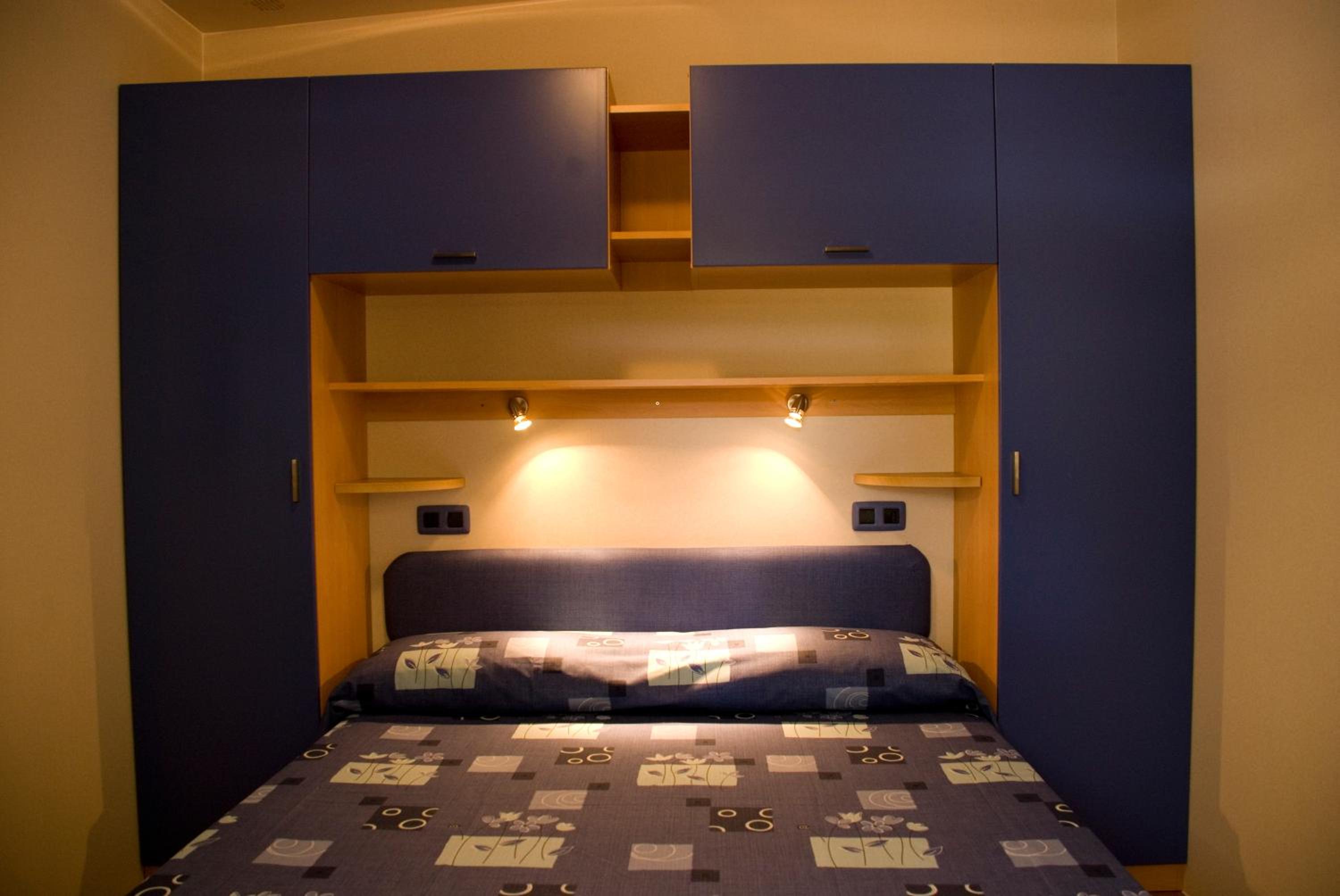 Mobile Home (5 Adults)