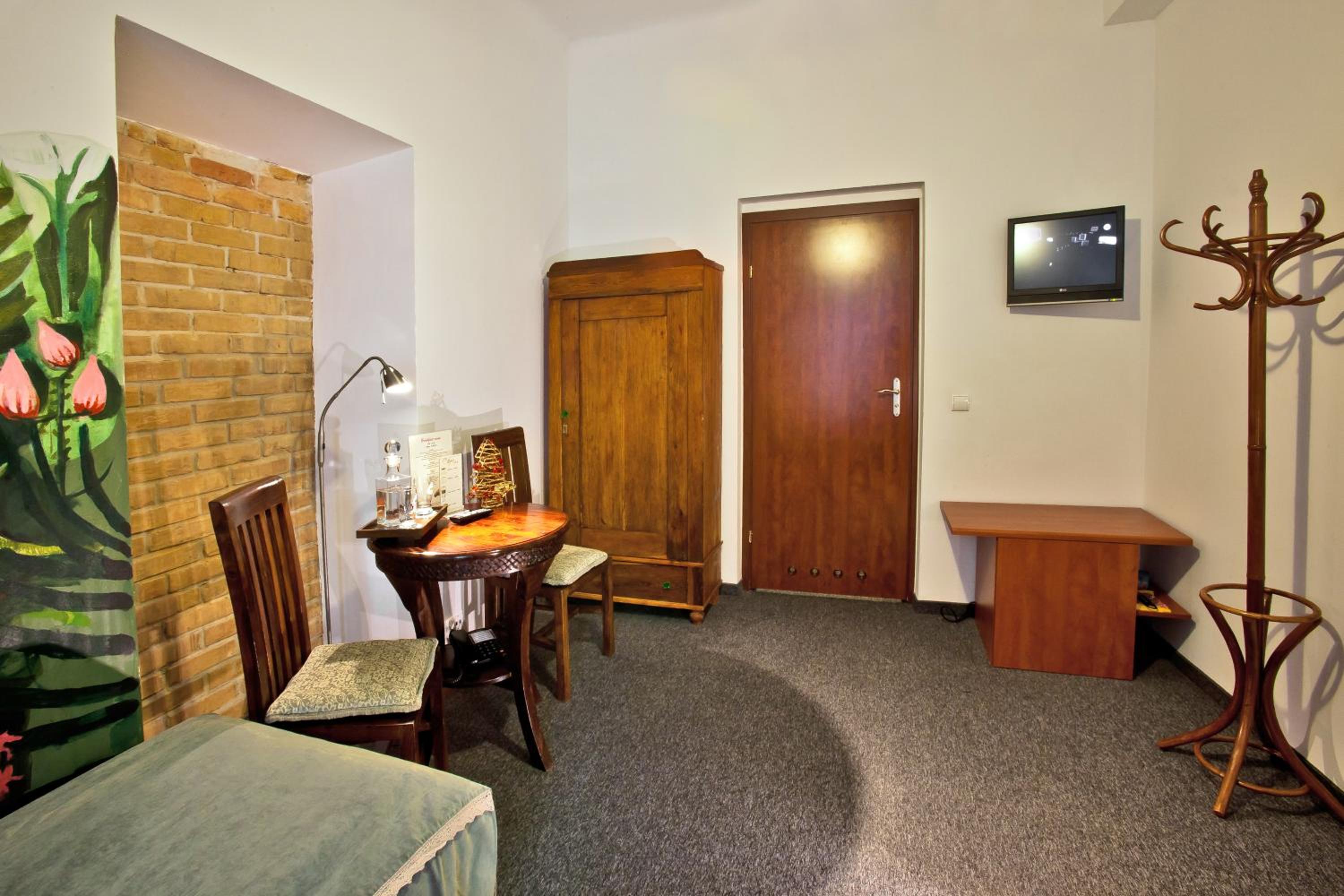 Standard Twin Room - Photo 5
