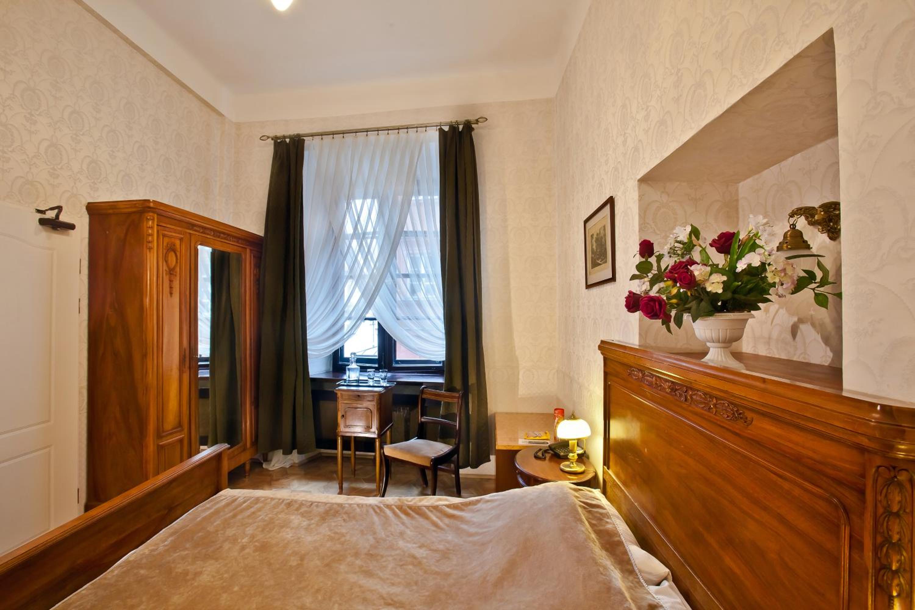 Standard Double Room - Photo 3