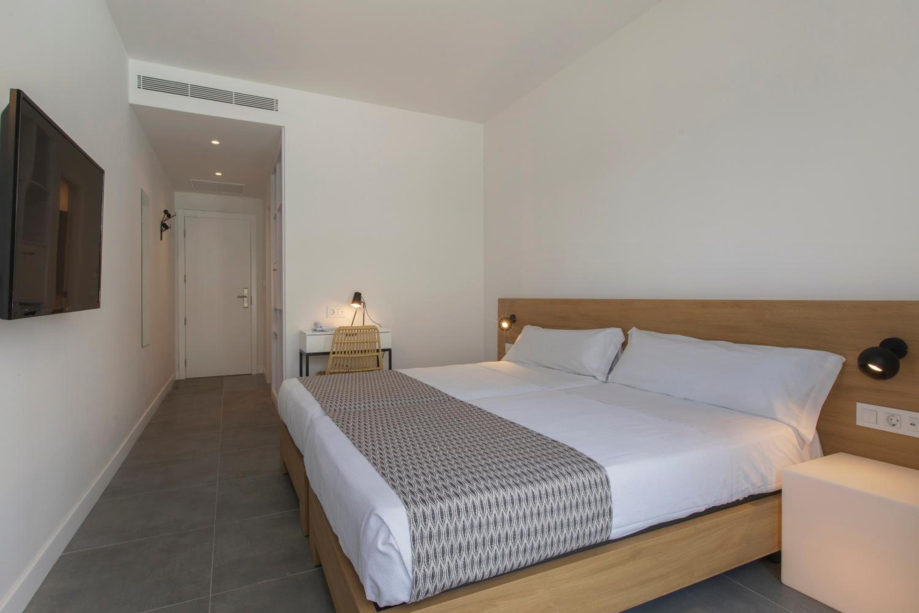Double Room - Photo 3