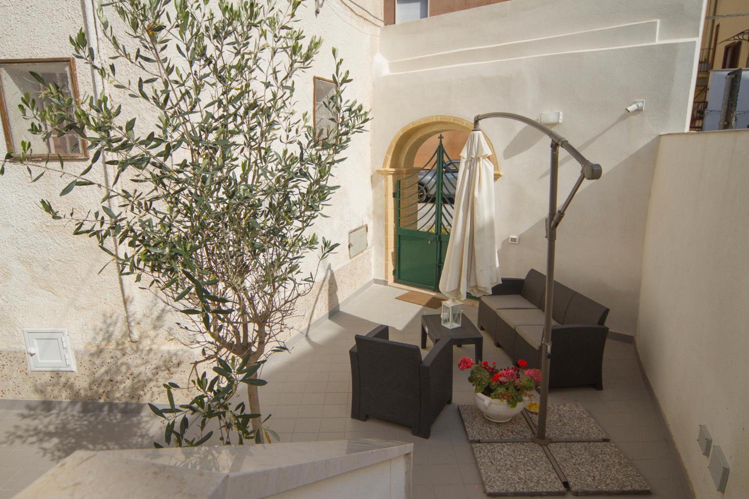 Apartment with Garden View - Photo 19