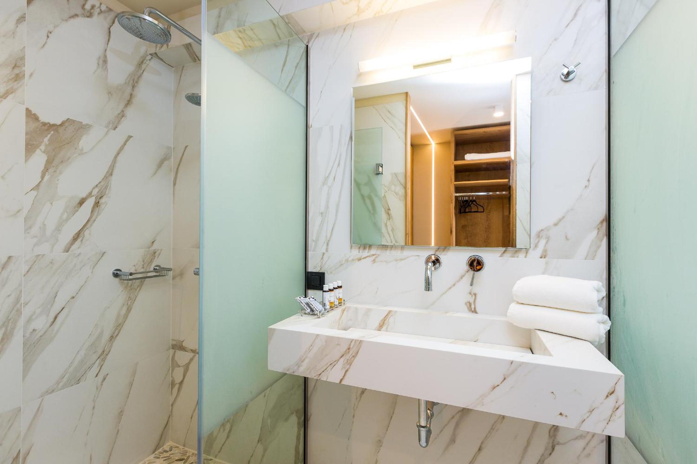 Deluxe Suite with Sea View