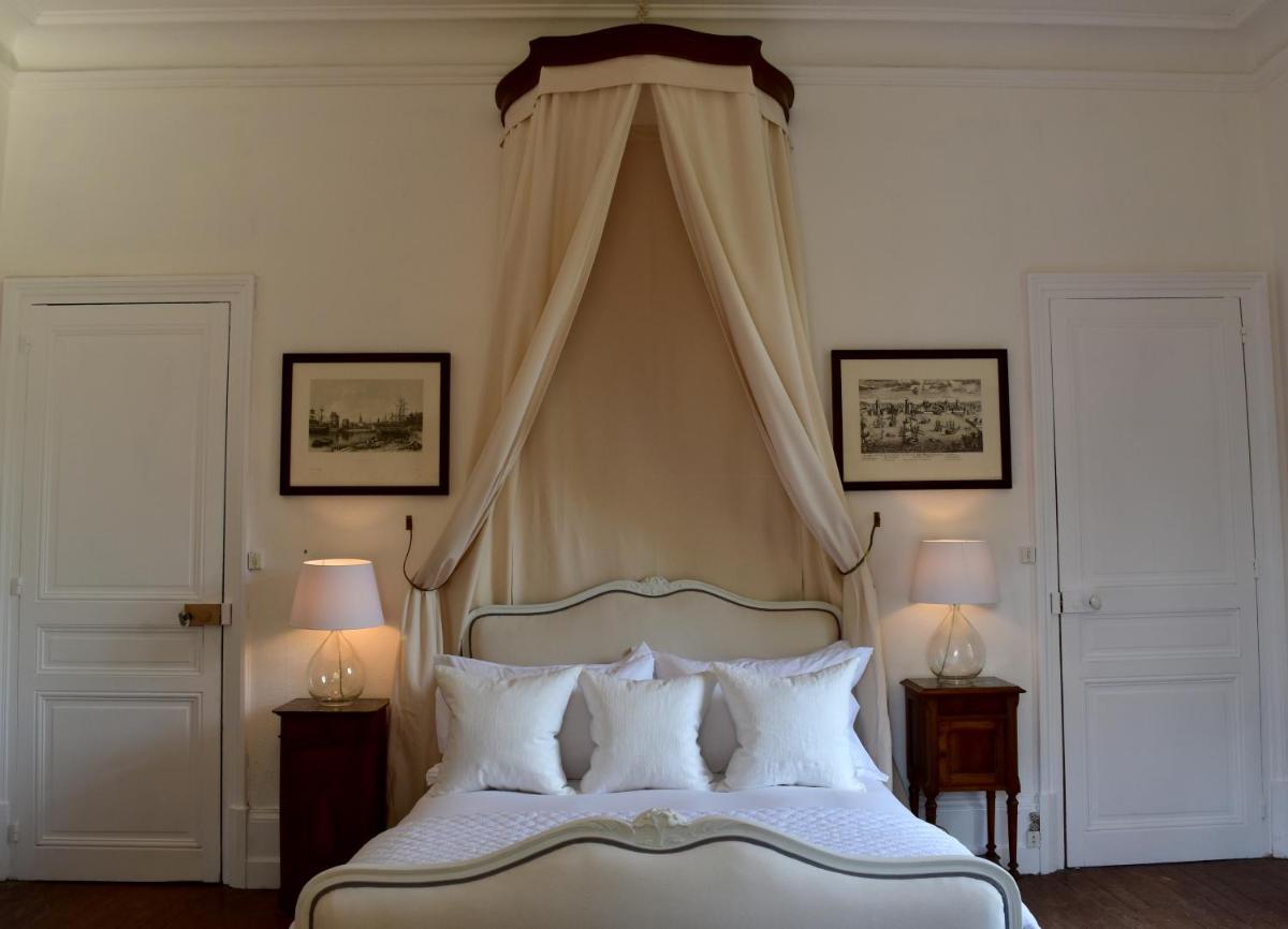 Deluxe Double Room with Balcony photo 3