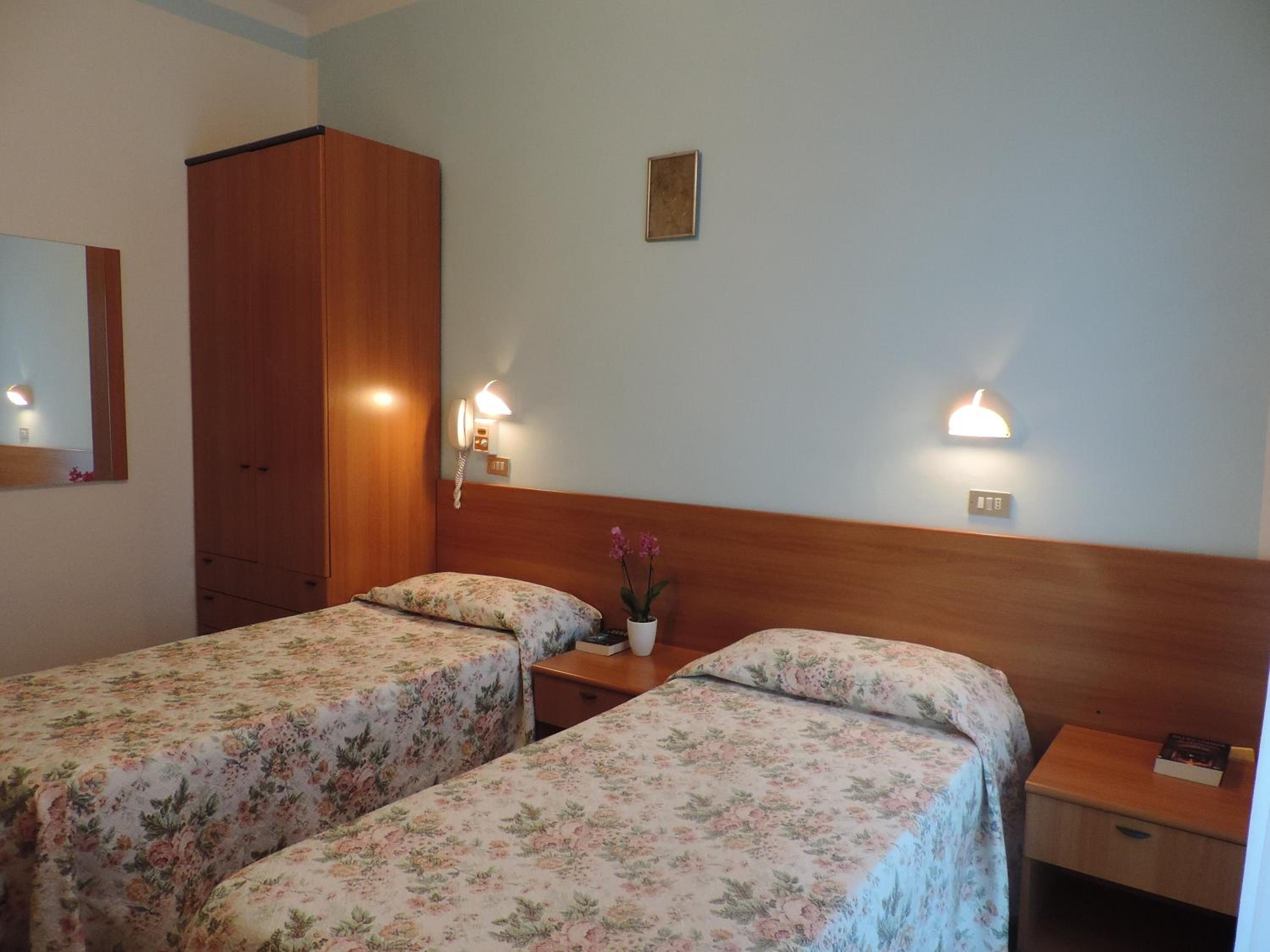 Twin Room - Photo 1