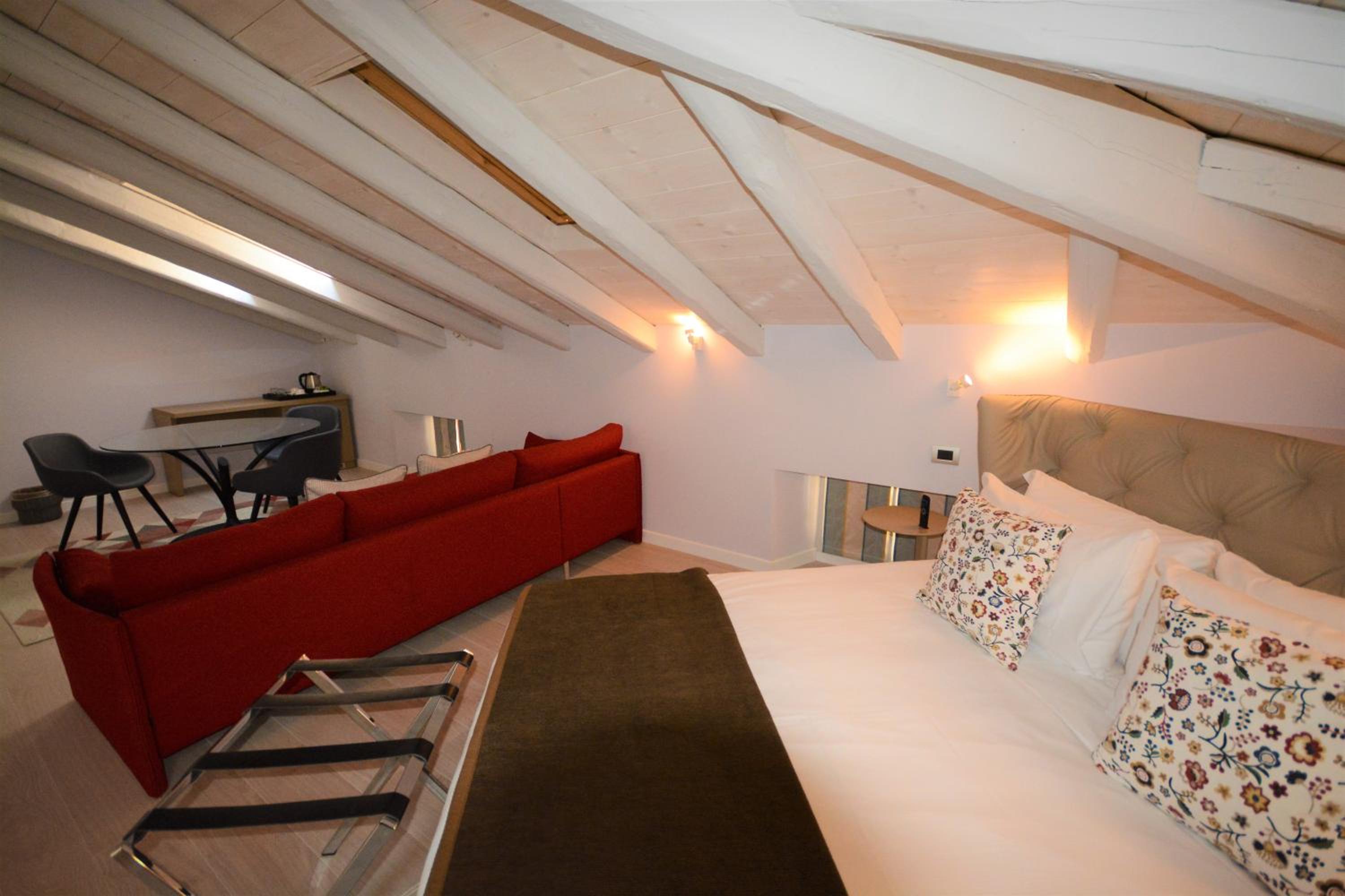 Suite - Photo 4