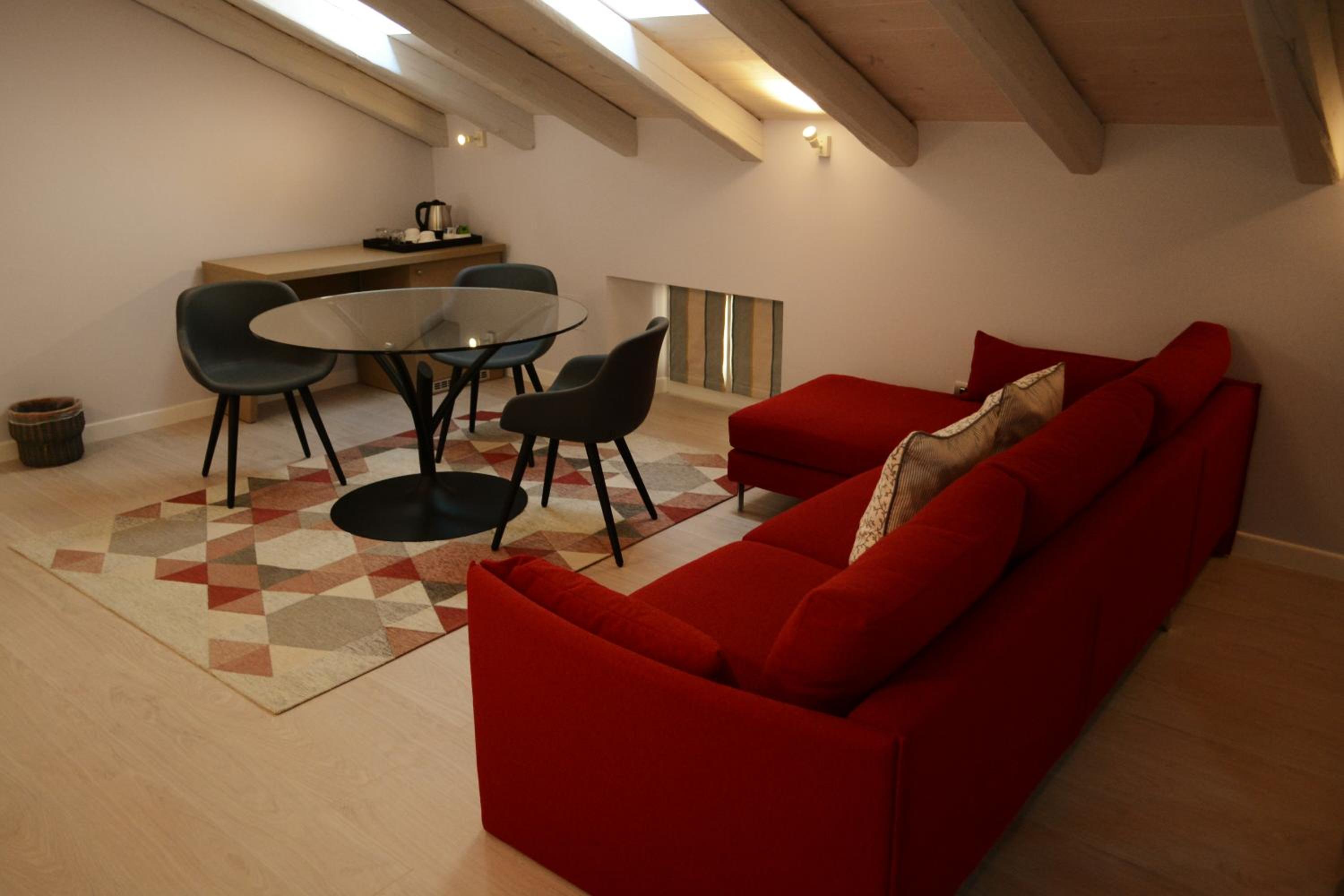 Suite - Photo 2