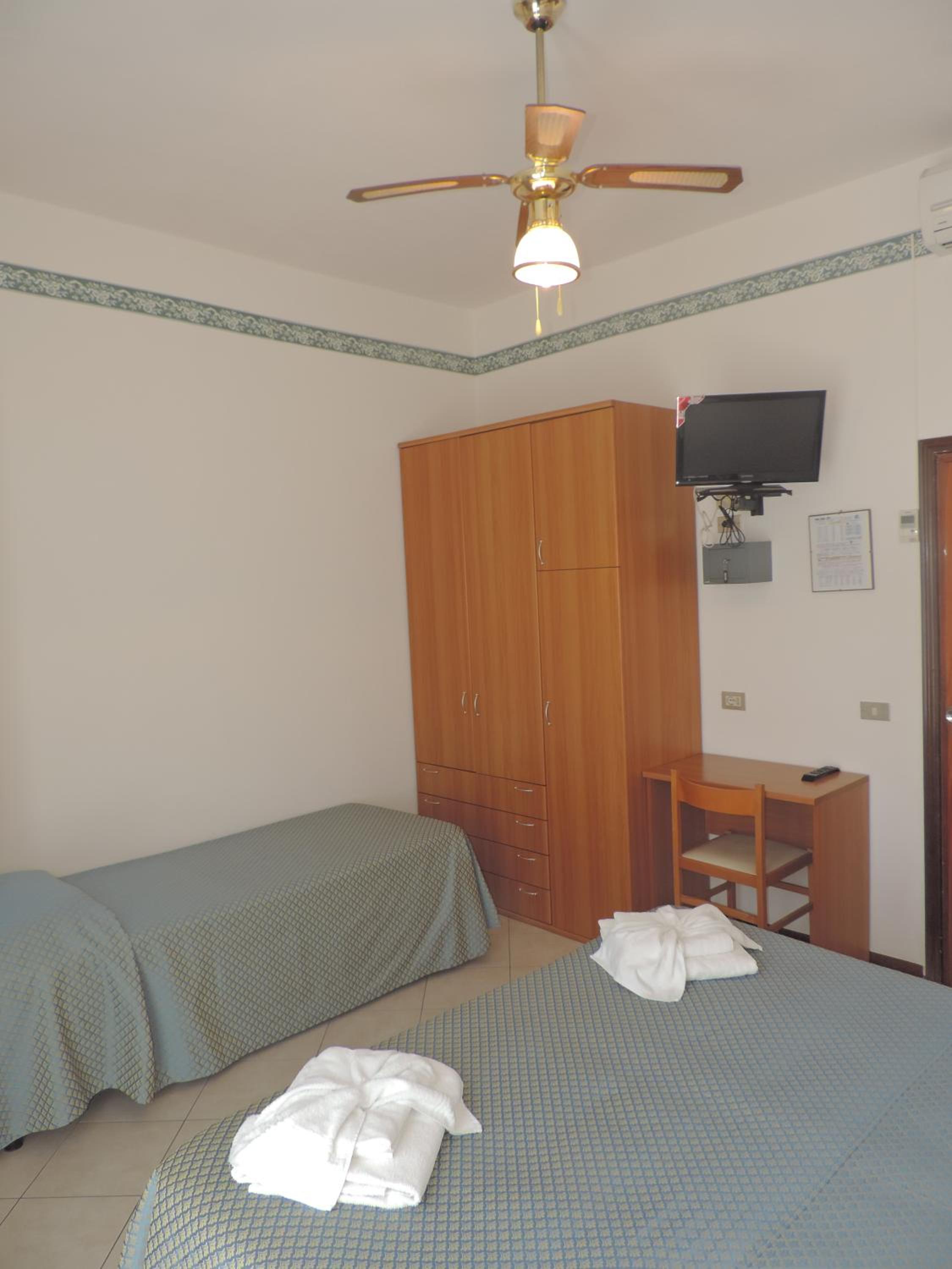 Triple Room - Photo 2