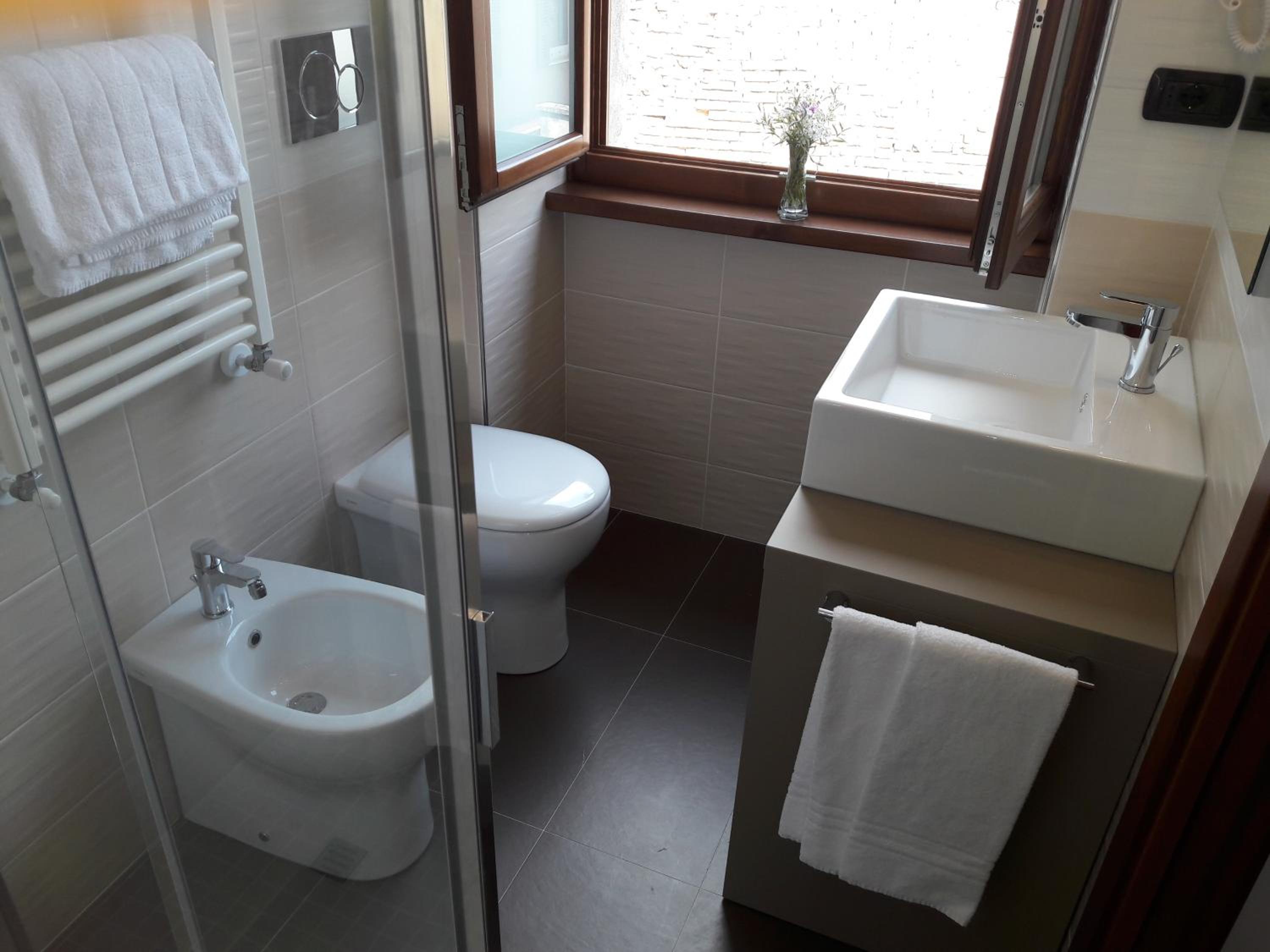 Deluxe Double Room with Balcony - Photo 2