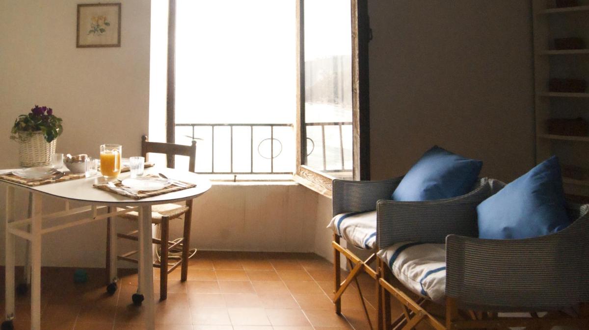 Studio Apartment with Sea View