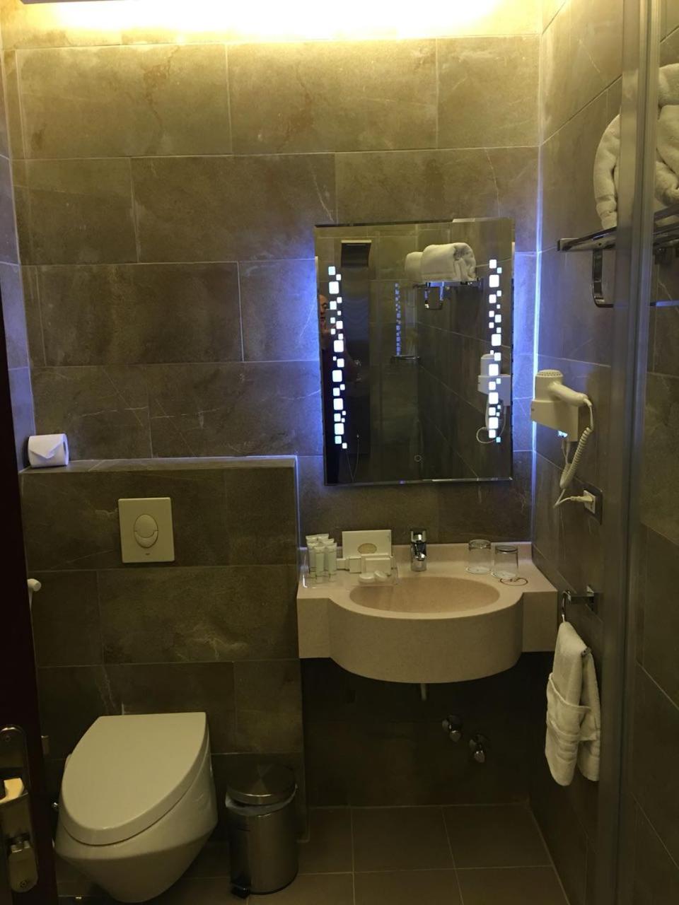 Deluxe Double or Twin Room - Photo 3