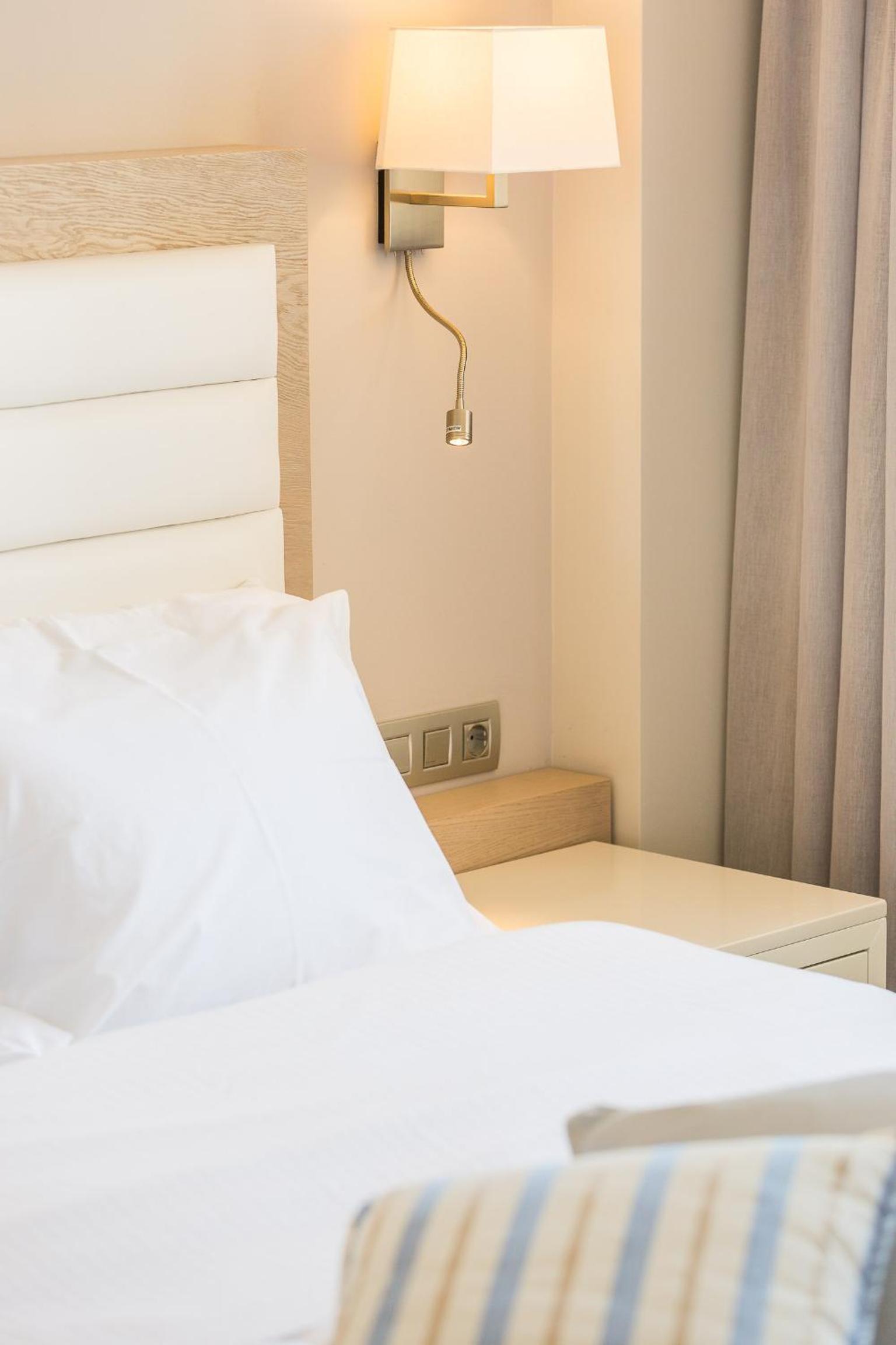 Deluxe One-Bedroom Suite with Sea View