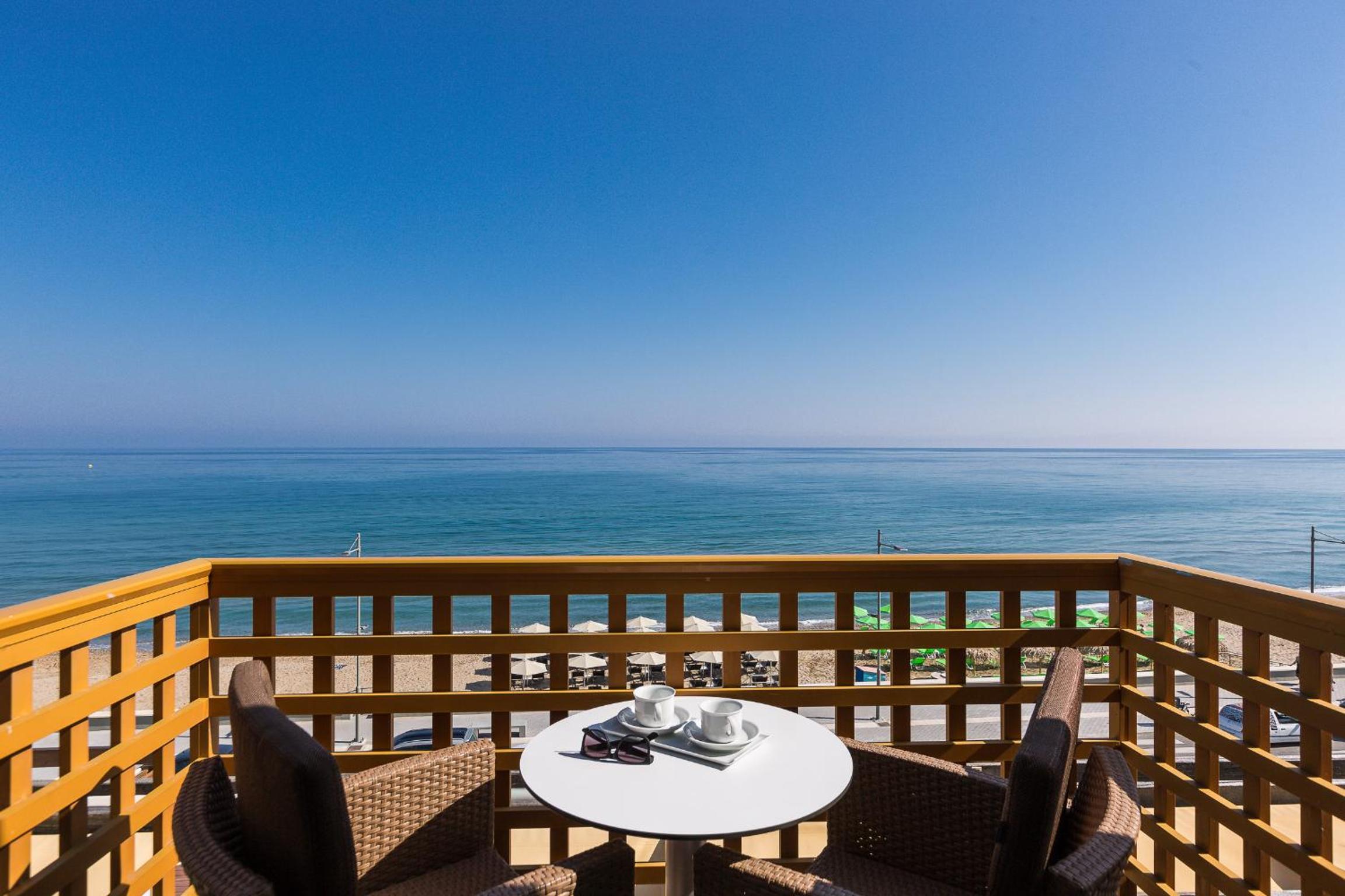 Deluxe One-Bedroom Suite with Sea View