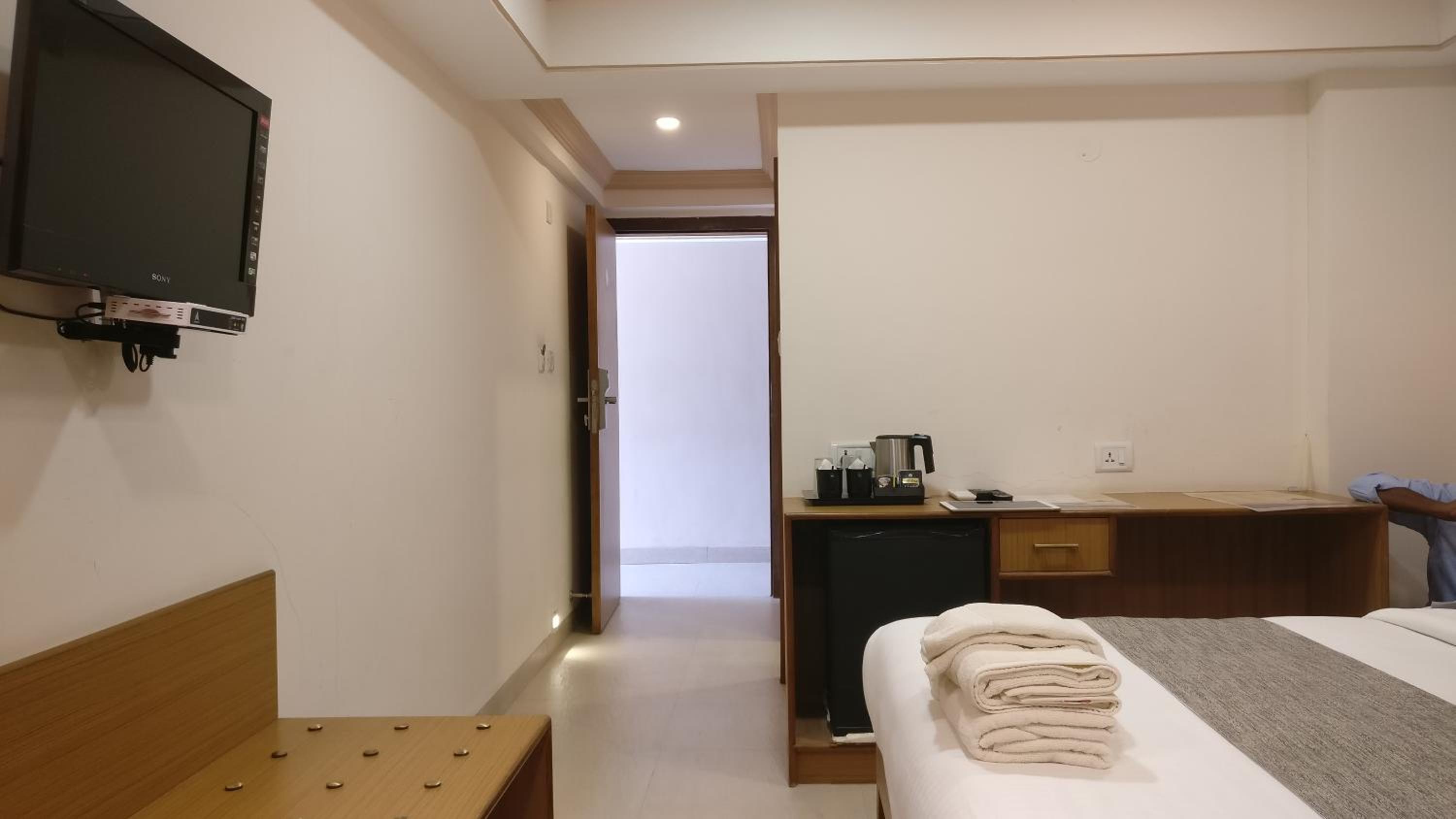 Deluxe Room (2 Adults + 1 Child) photo 1