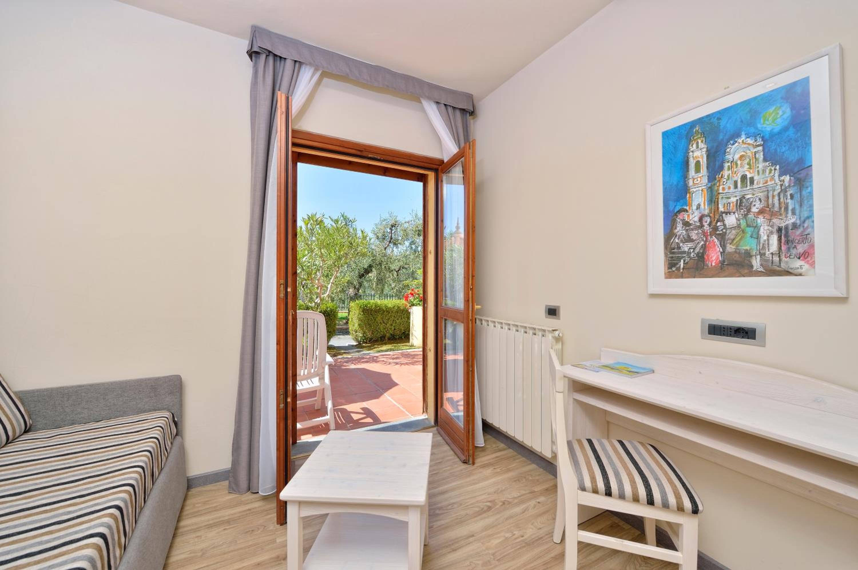 Deluxe Triple Room with Garden View photo 2