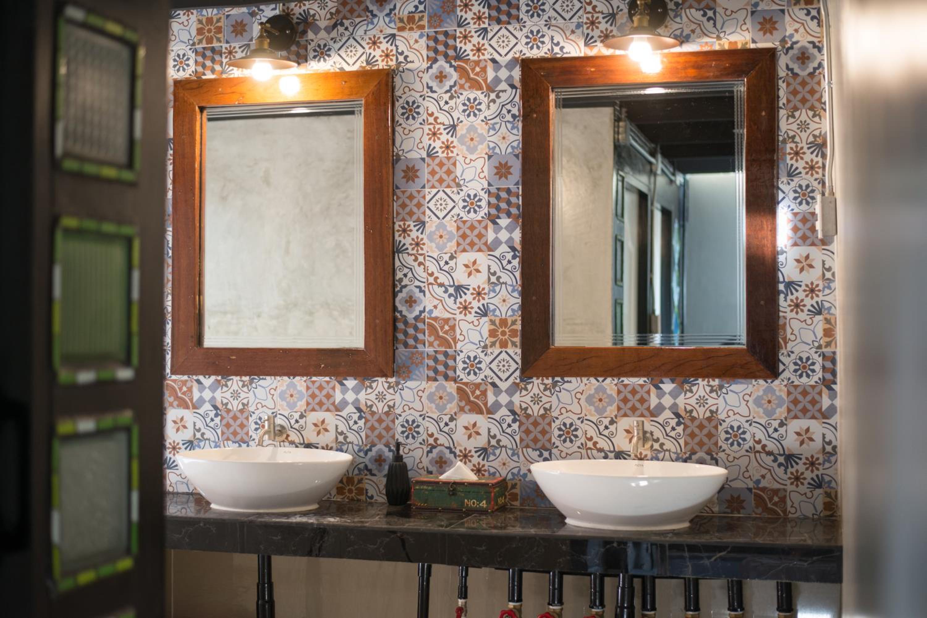 Double Fan Room with Shared Bathroom photo 3