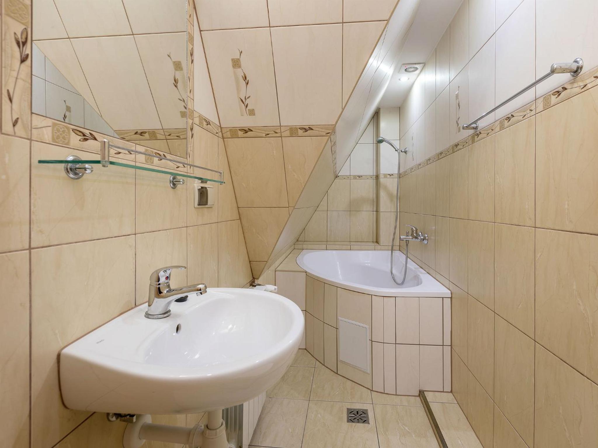 Double Room with Balcony - Photo 5