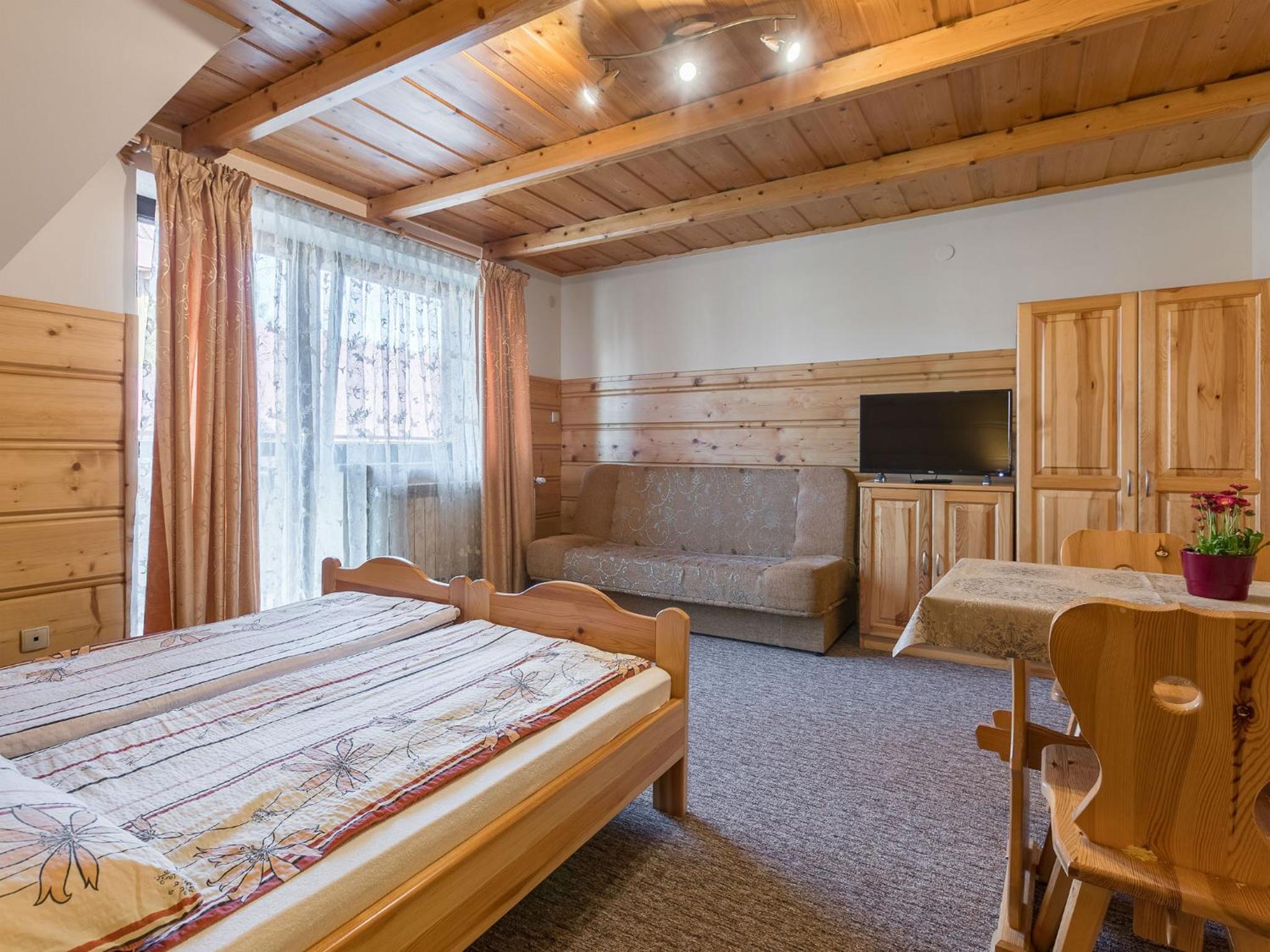 Twin Room with Sofa Bed and Balcony - Photo 10