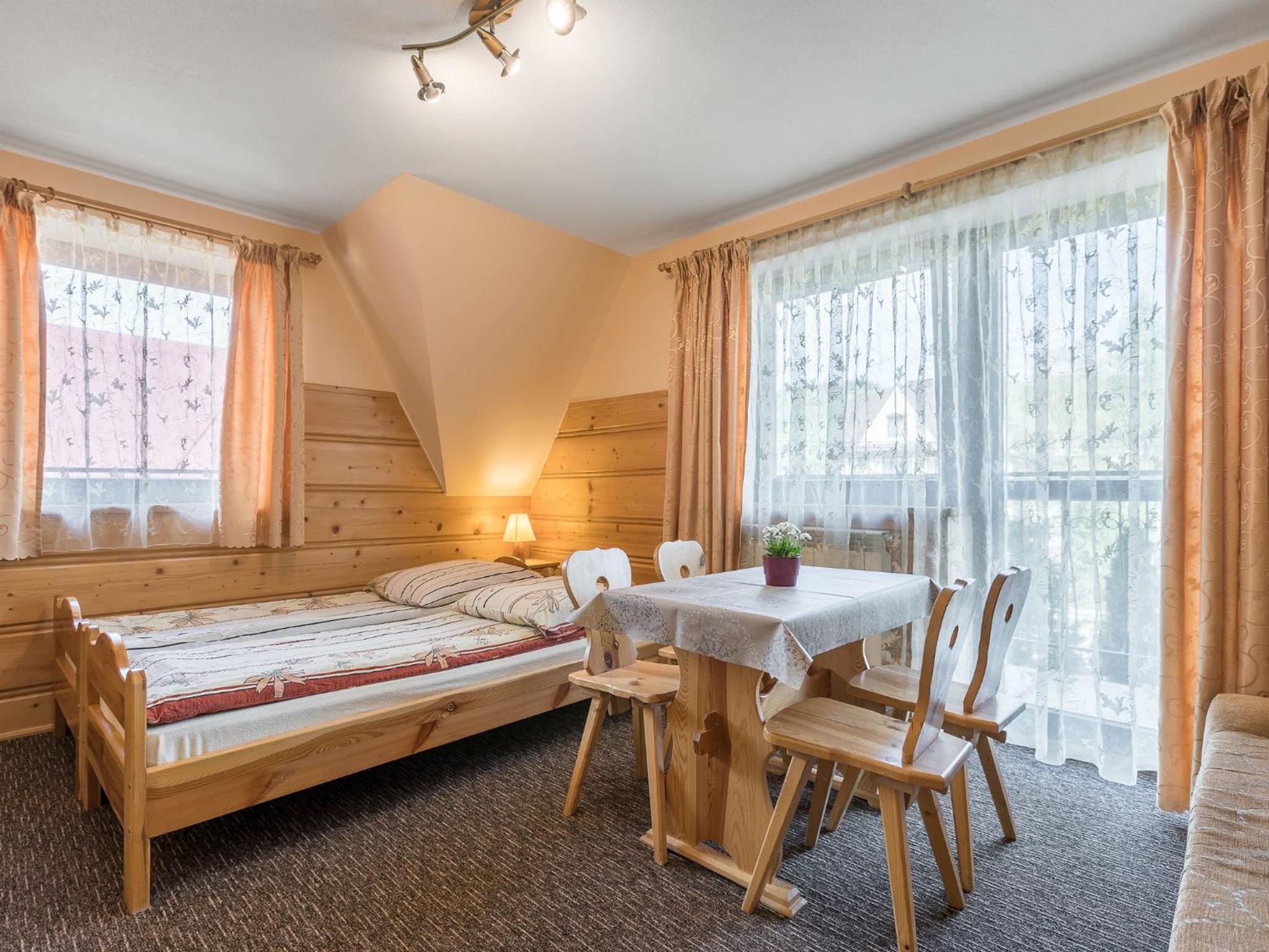 Twin Room with Sofa Bed and Balcony - Photo 7
