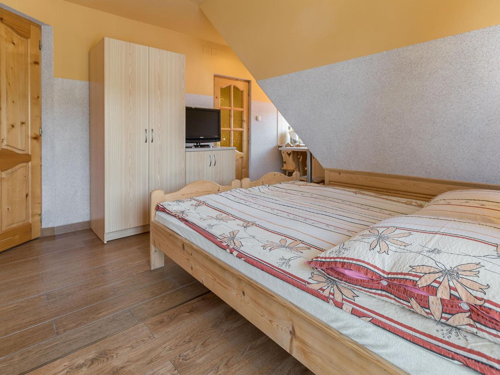 Double or Twin Room with Kitchenette - Photo 13