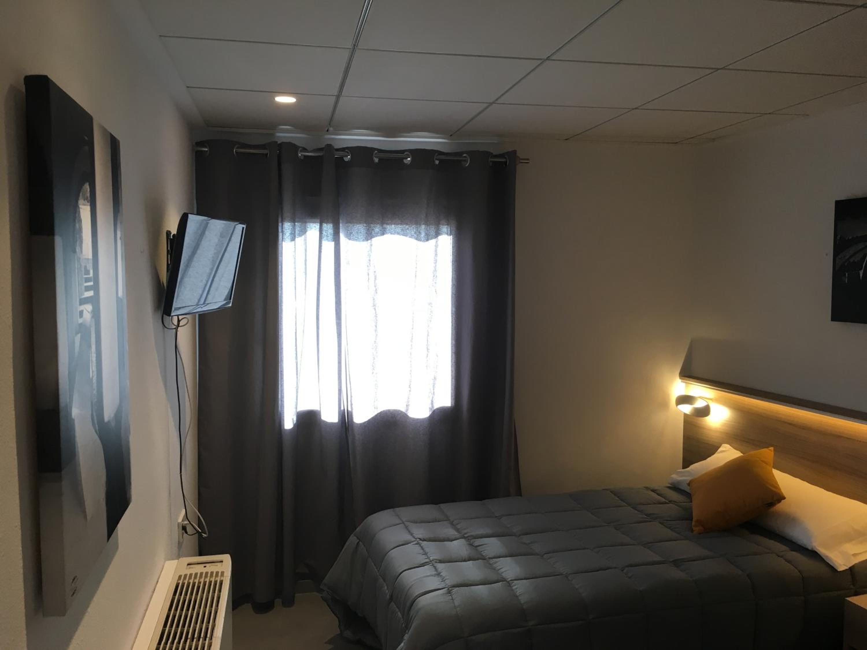 Triple Room with Private Bathroom photo 2