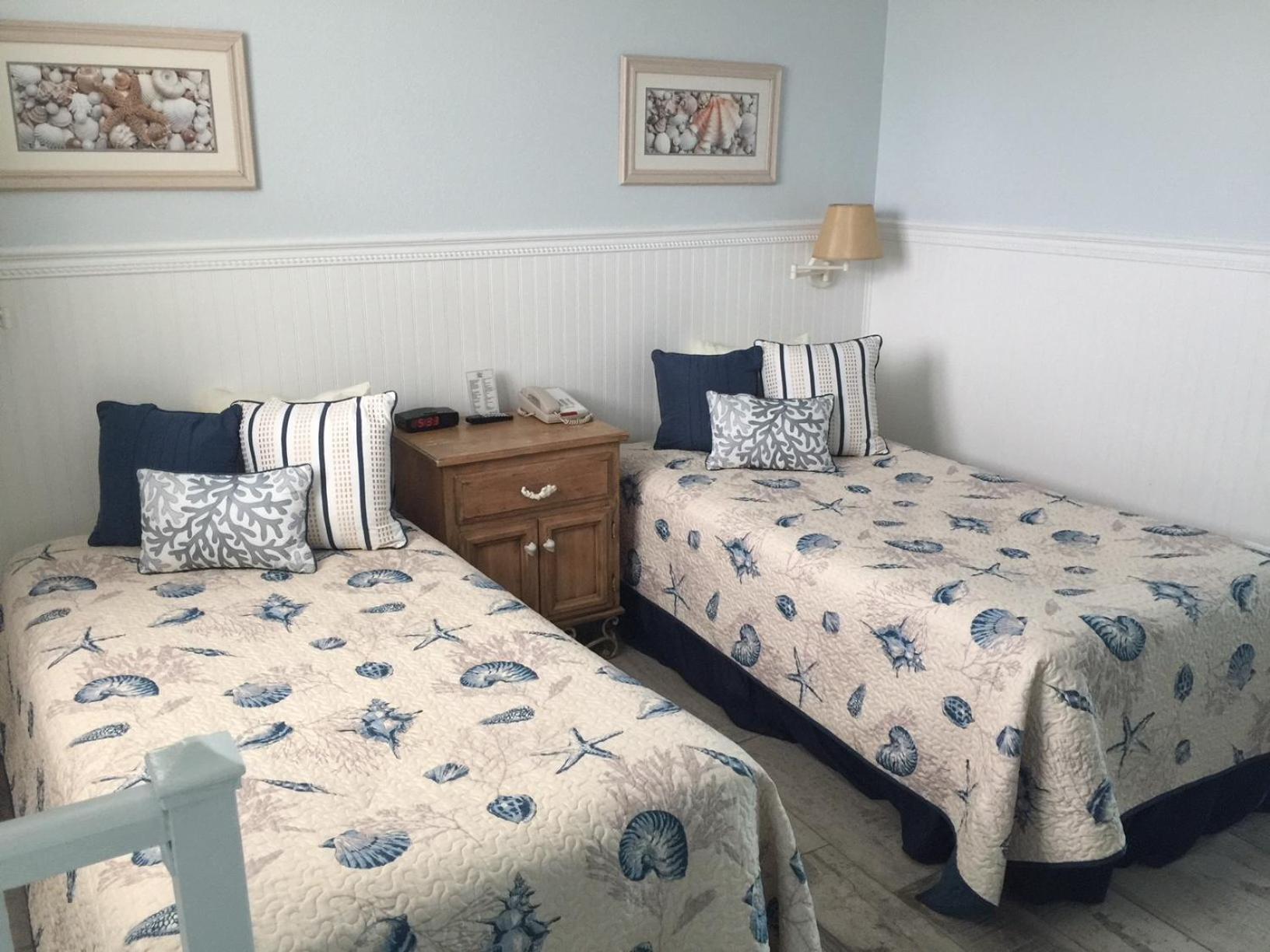 2 Twin Beds 3rd Floor Ocean Front - Photo 6