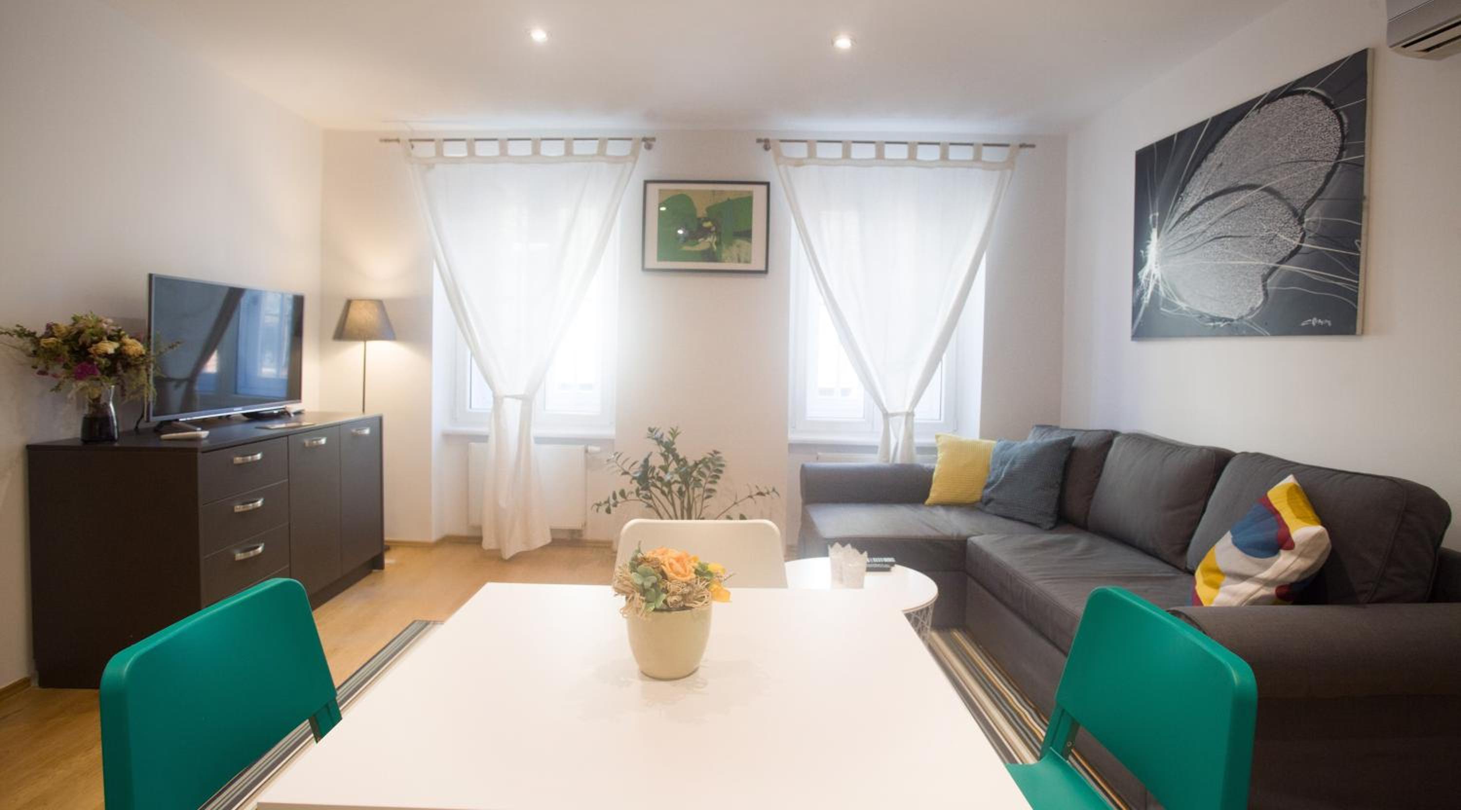 One-Bedroom Apartment
