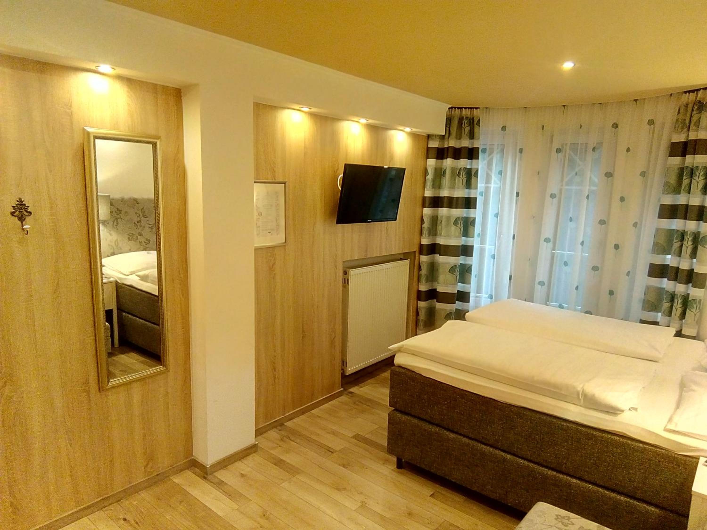 Triple Room with Shower - Photo 6
