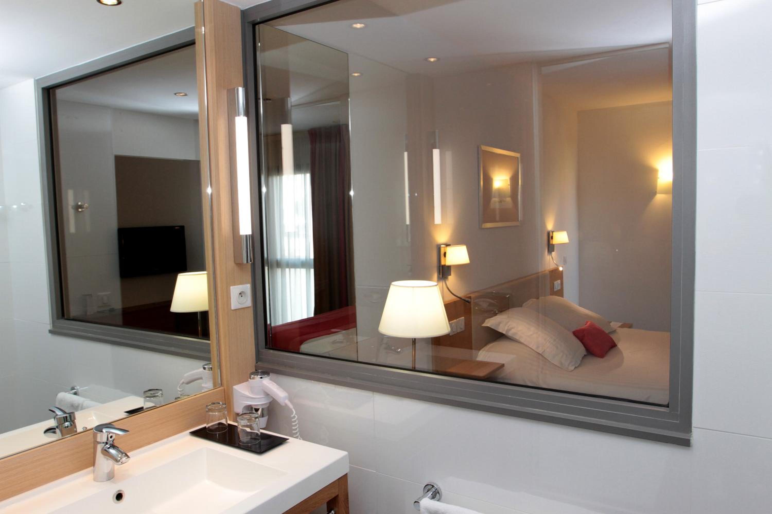 Standard Queen Room - Non-Smoking - Photo 2