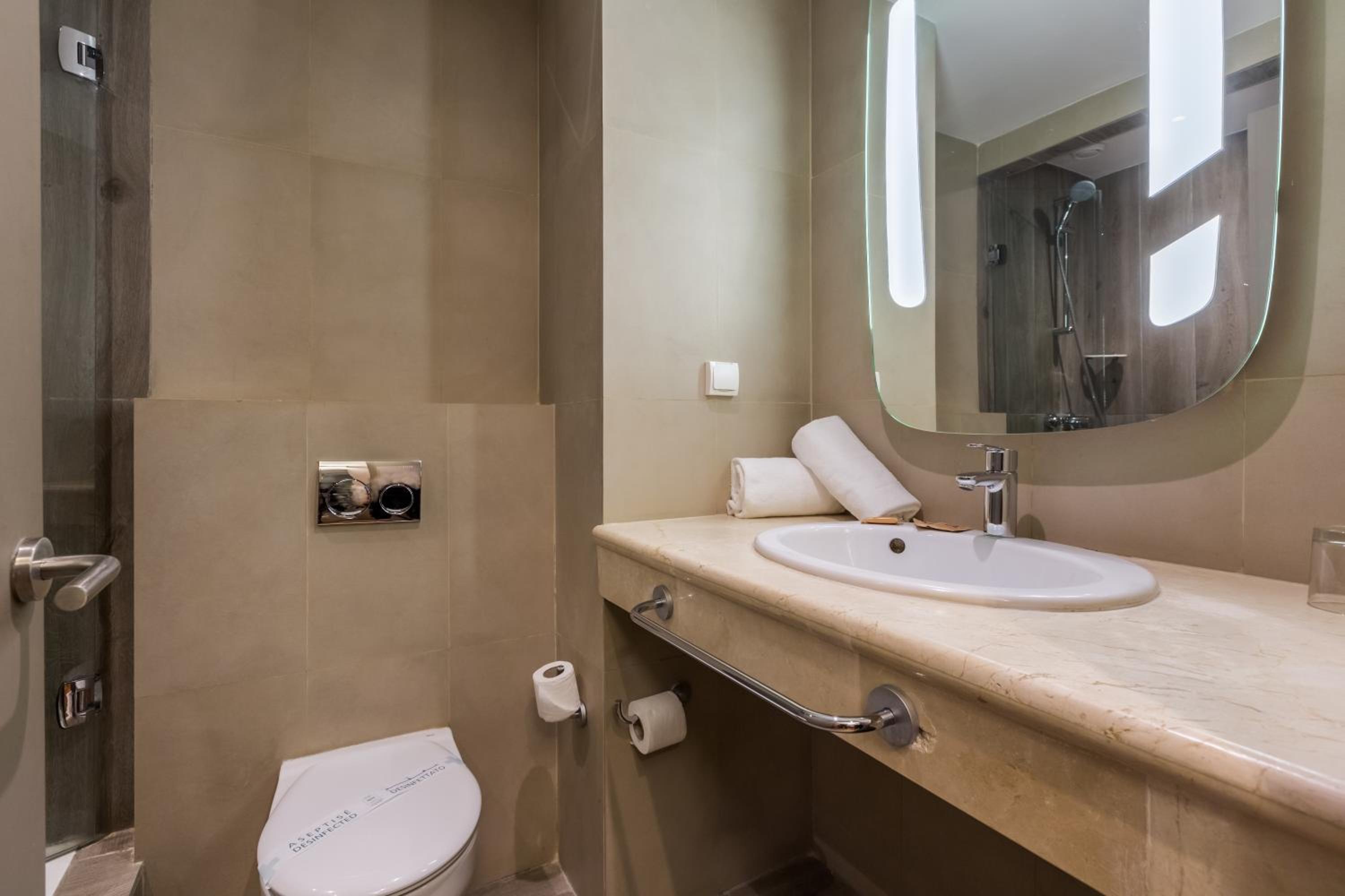 Standard Twin Room - Photo 2