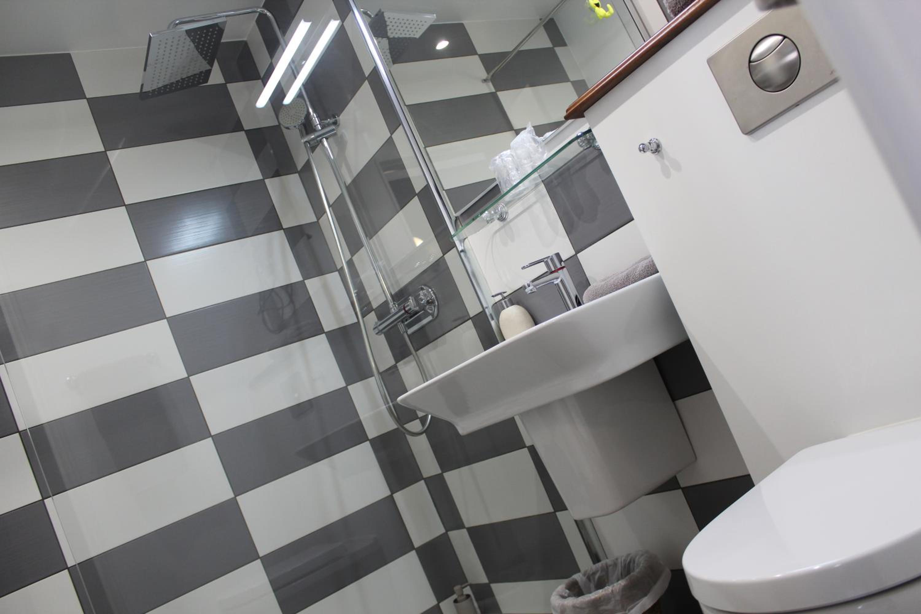 Double Room - Photo 7