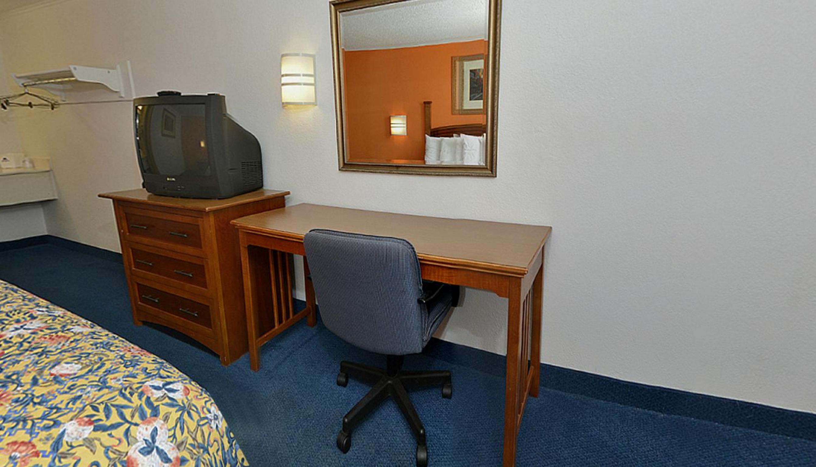 Queen Room - Photo 2
