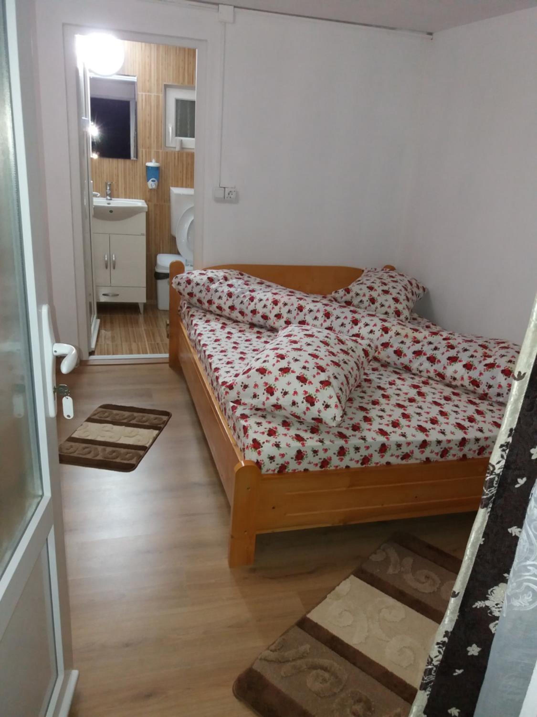 Double Room with Private Bathroom photo 3