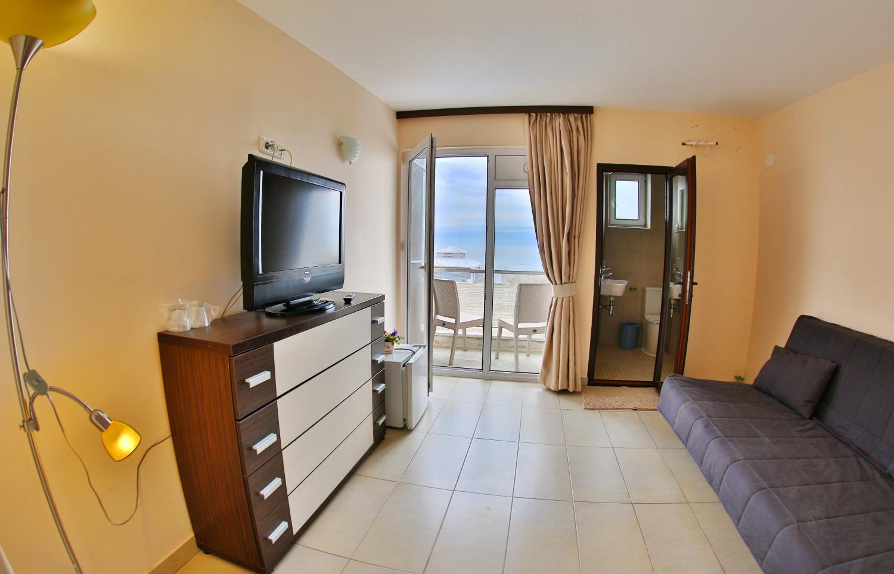 One-Bedroom Suite with Sea View photo 2