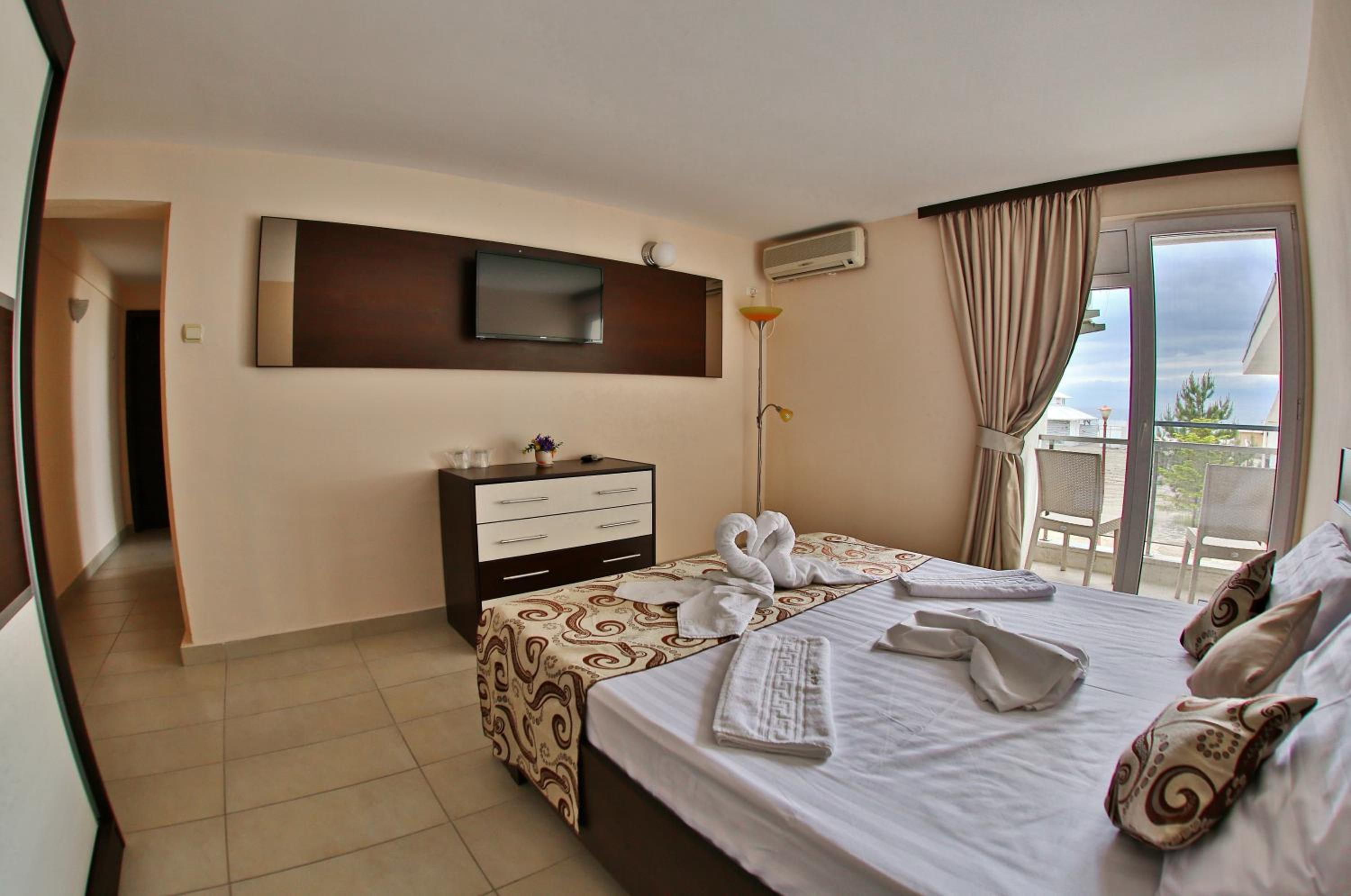 One-Bedroom Suite with Sea View photo 1