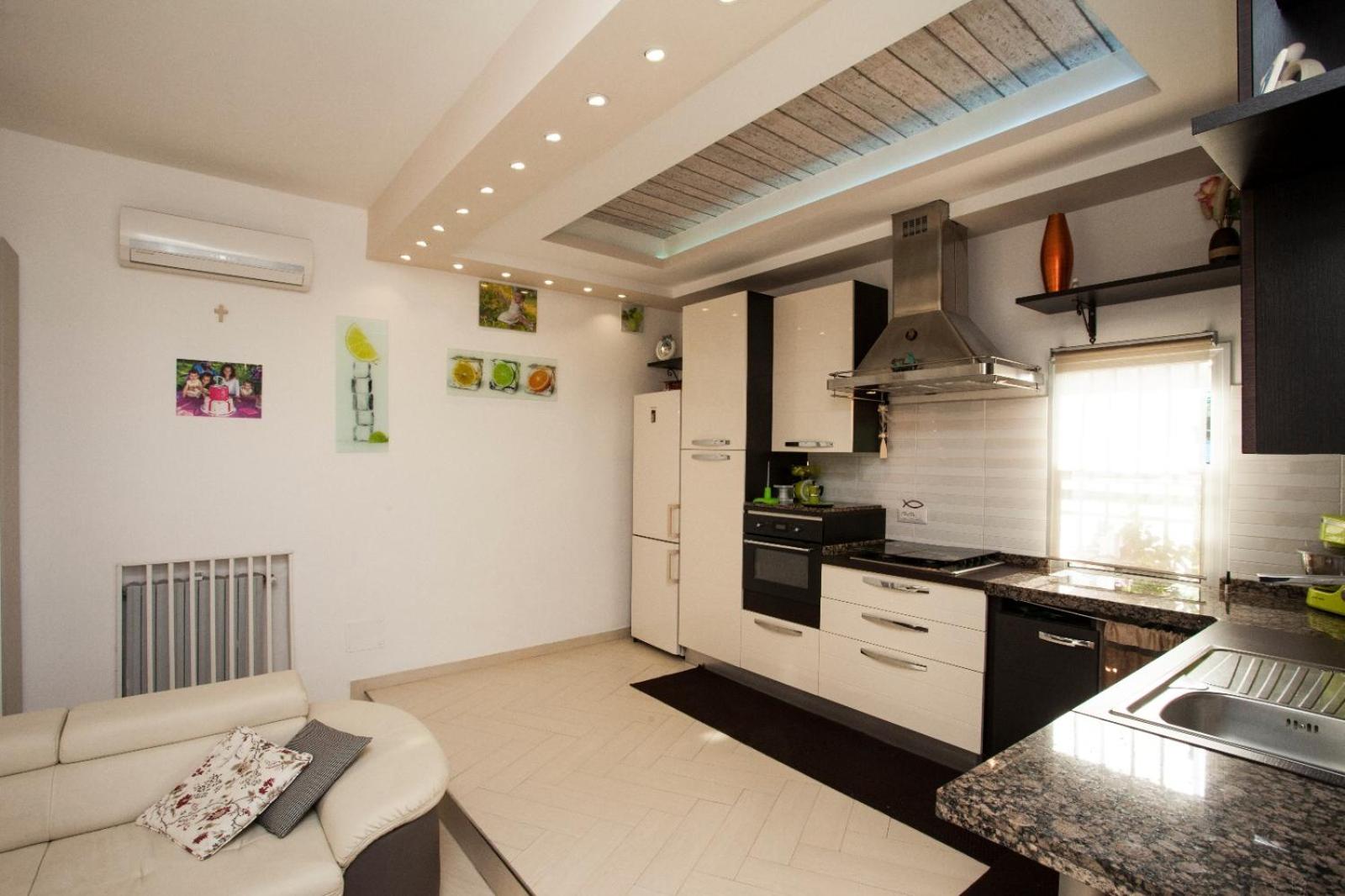 Studio with Sea View and Terrace - Photo 24