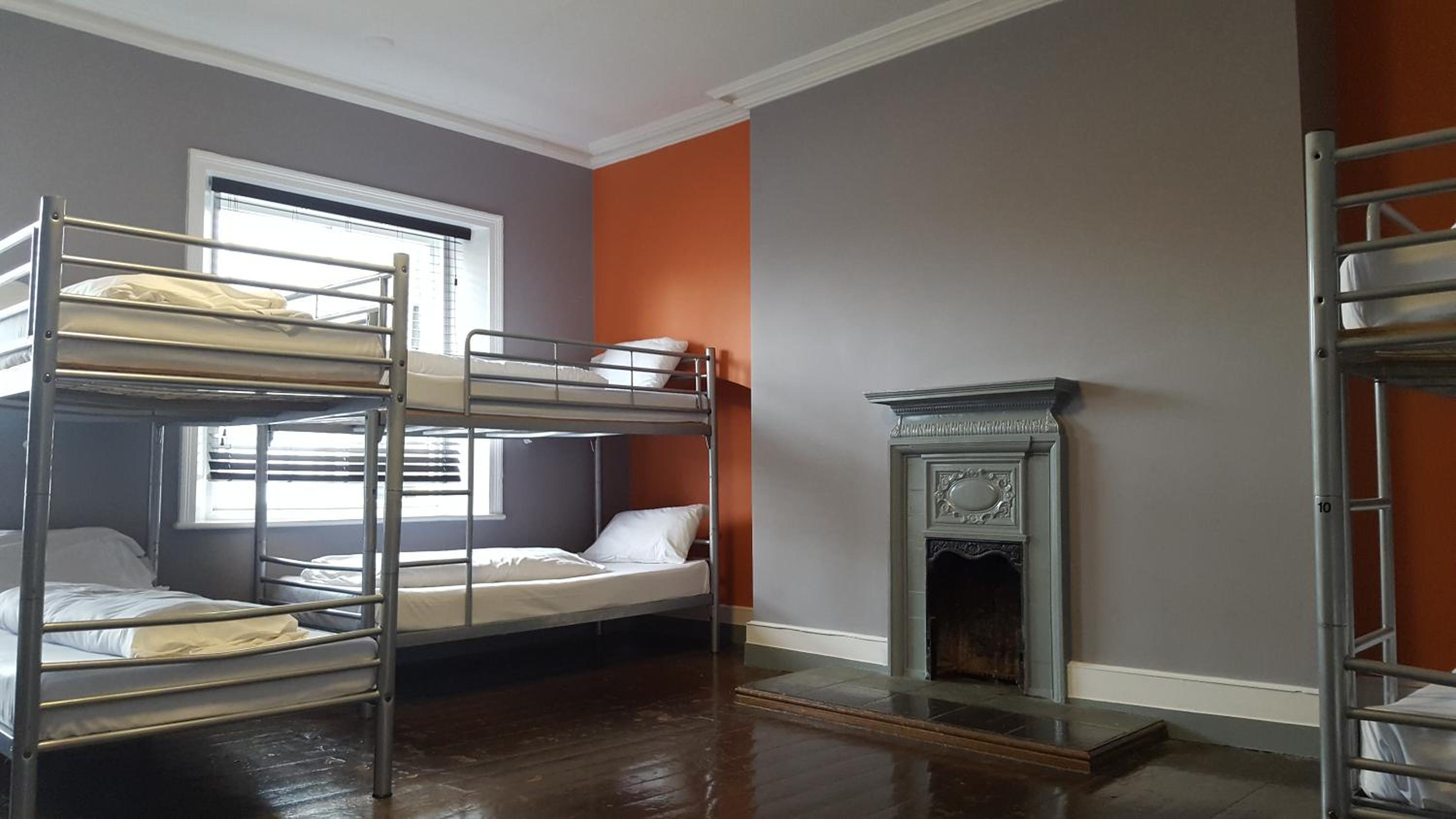 Bed in 10-Bed Mixed Dormitory Room photo 2