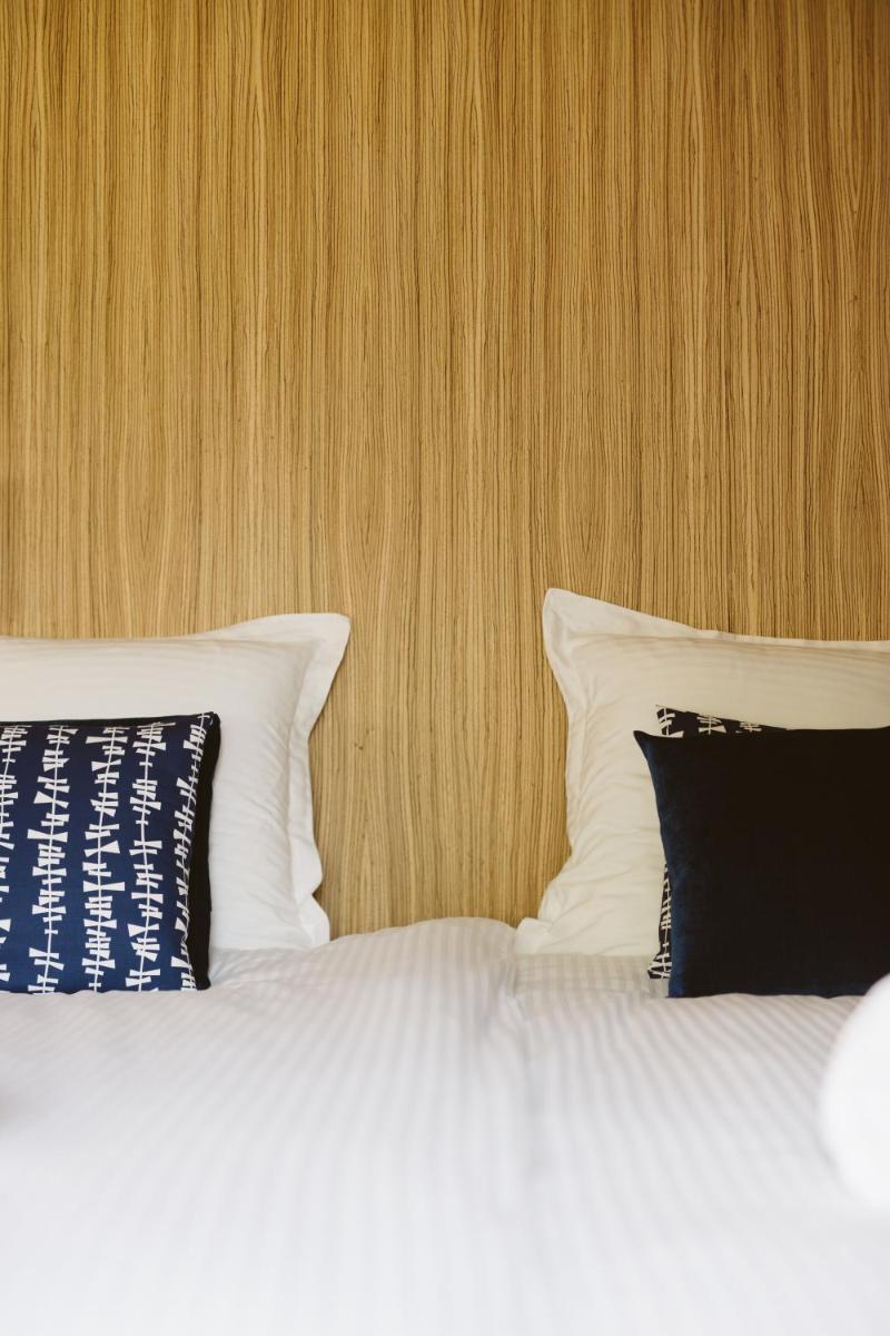 Deluxe Double Room (2 Adults + 1 Child) photo 1